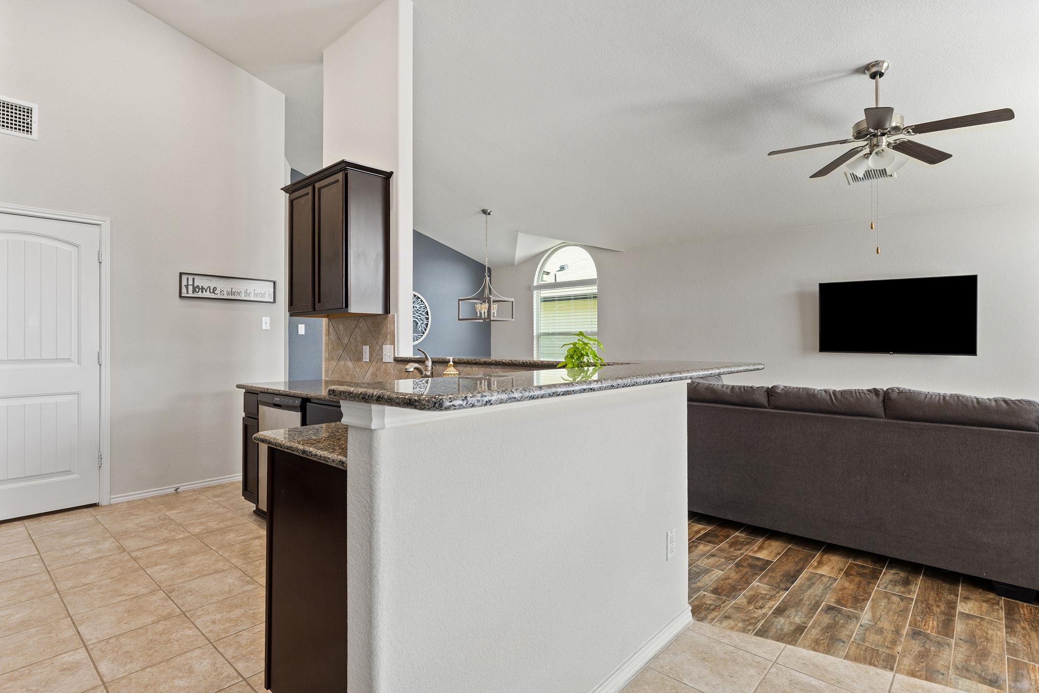 109 Plata Ln, Jarrell, TX 76537