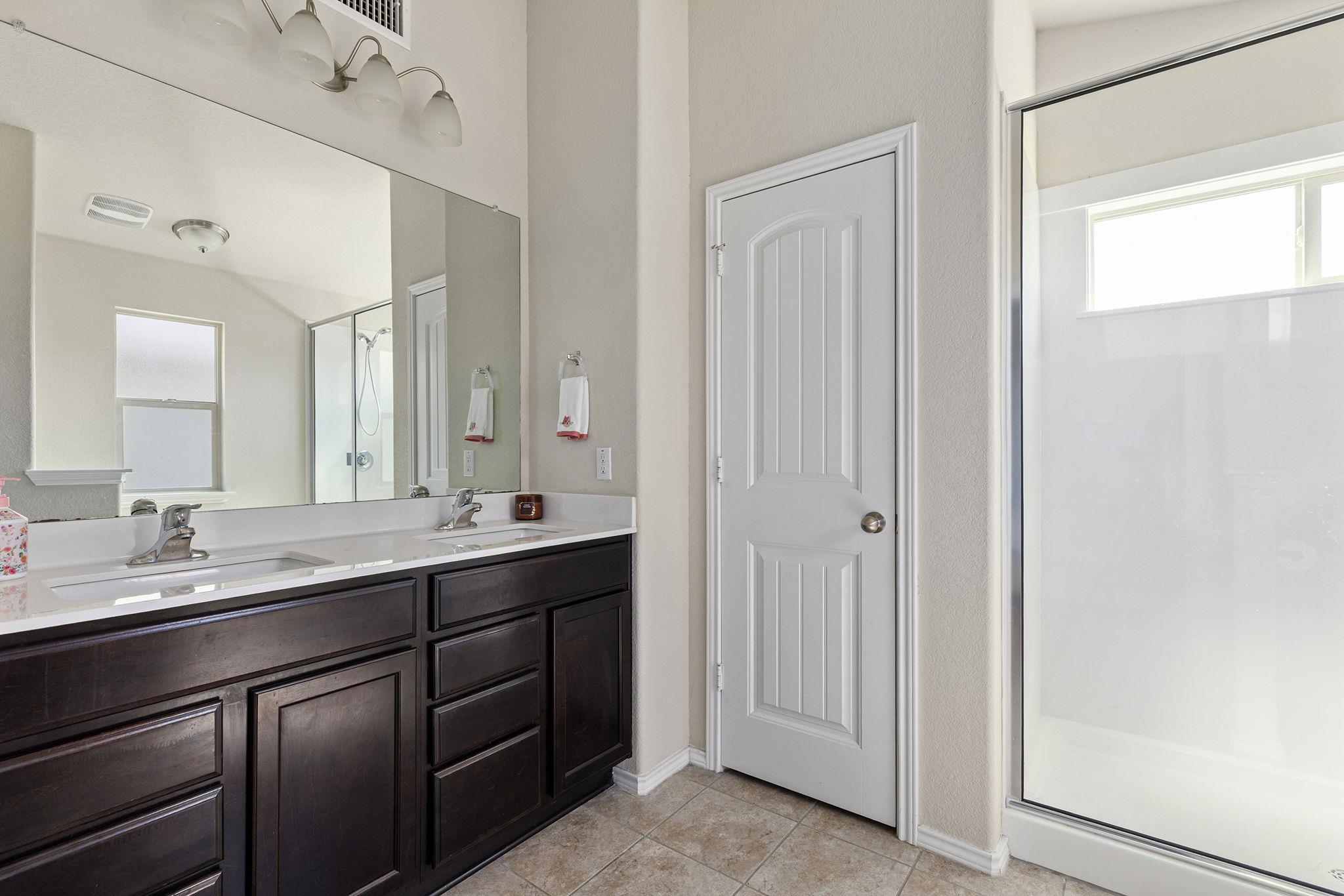 109 Plata Ln, Jarrell, TX 76537