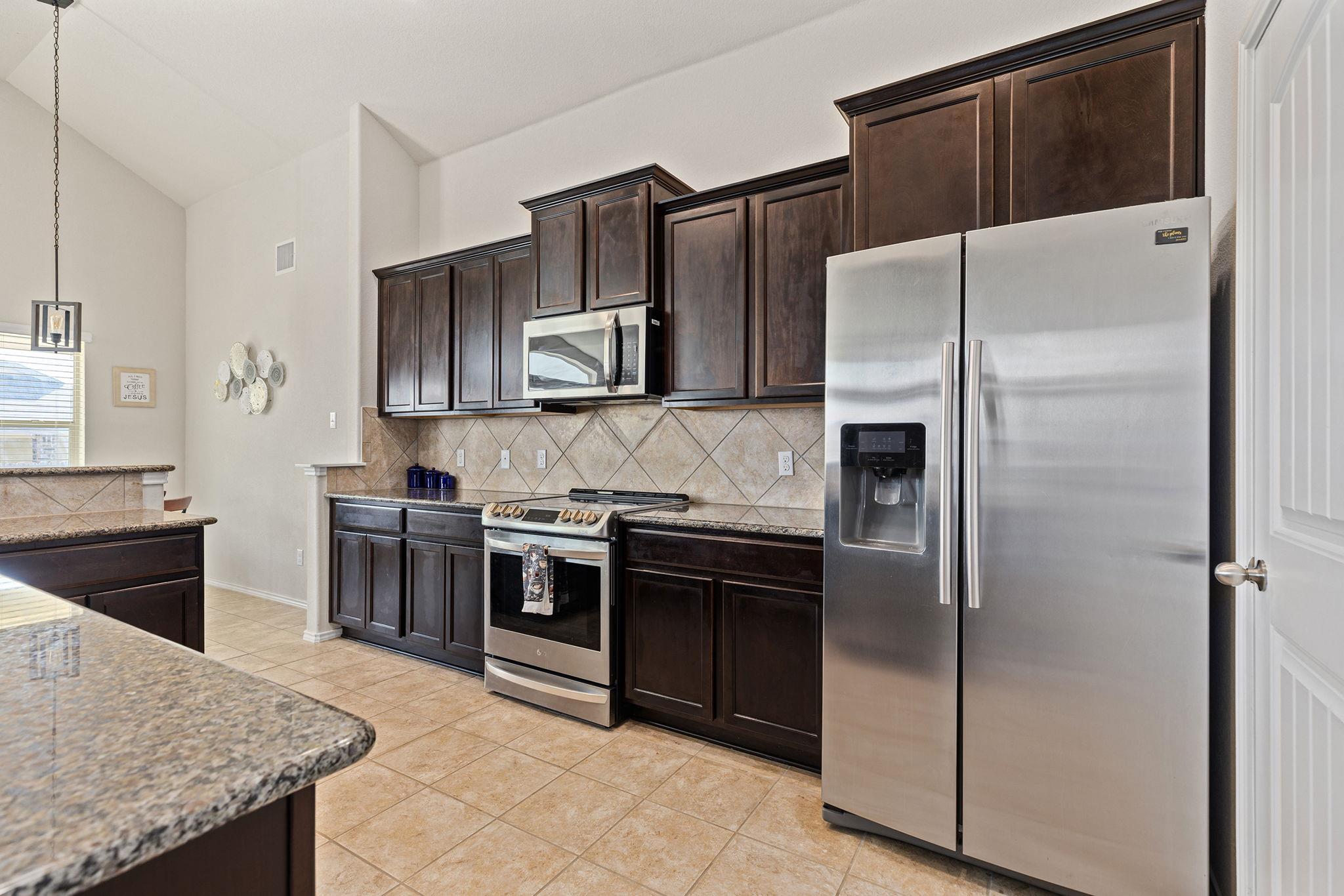 109 Plata Ln, Jarrell, TX 76537