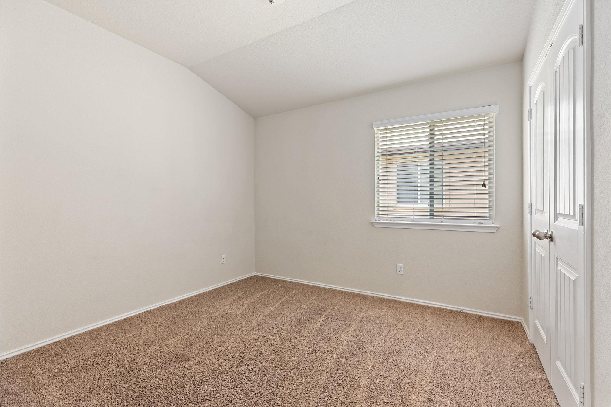 109 Plata Ln, Jarrell, TX 76537