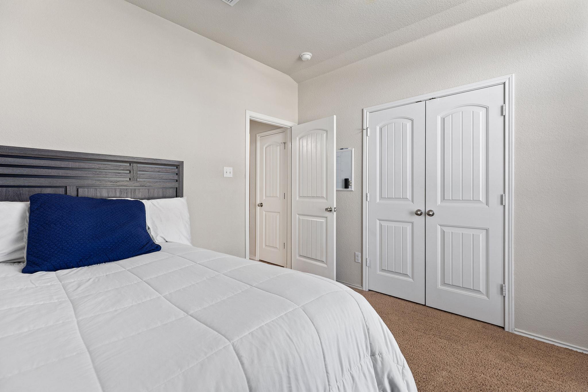 109 Plata Ln, Jarrell, TX 76537