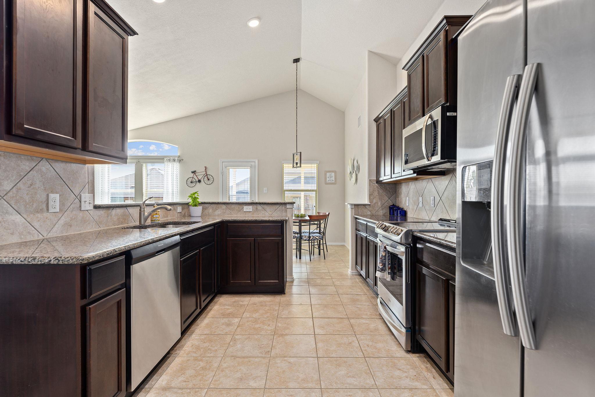 109 Plata Ln, Jarrell, TX 76537