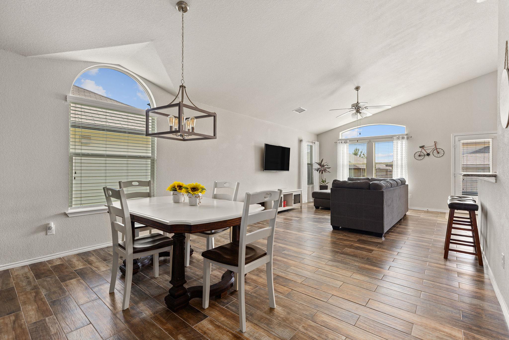 109 Plata Ln, Jarrell, TX 76537