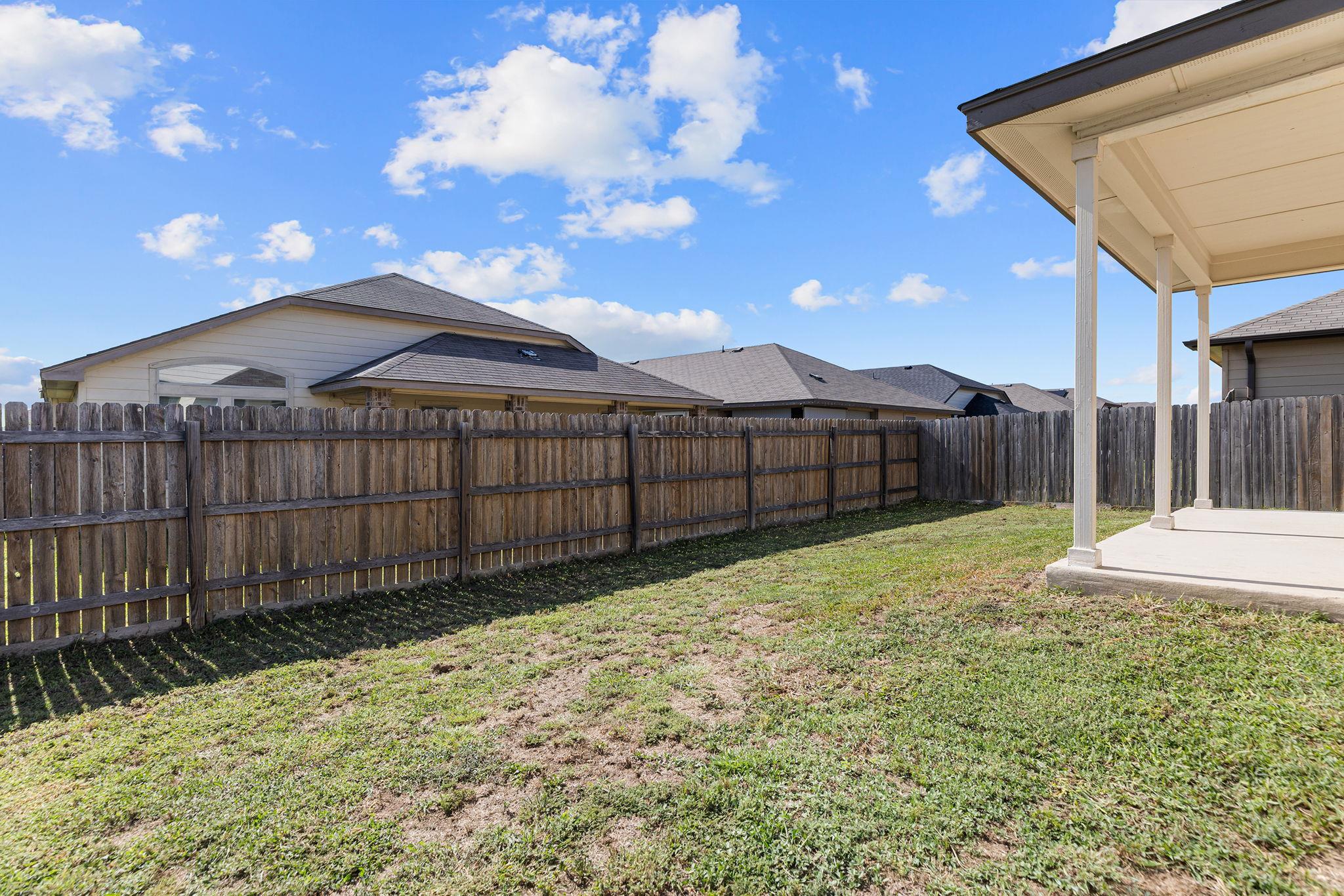 109 Plata Ln, Jarrell, TX 76537
