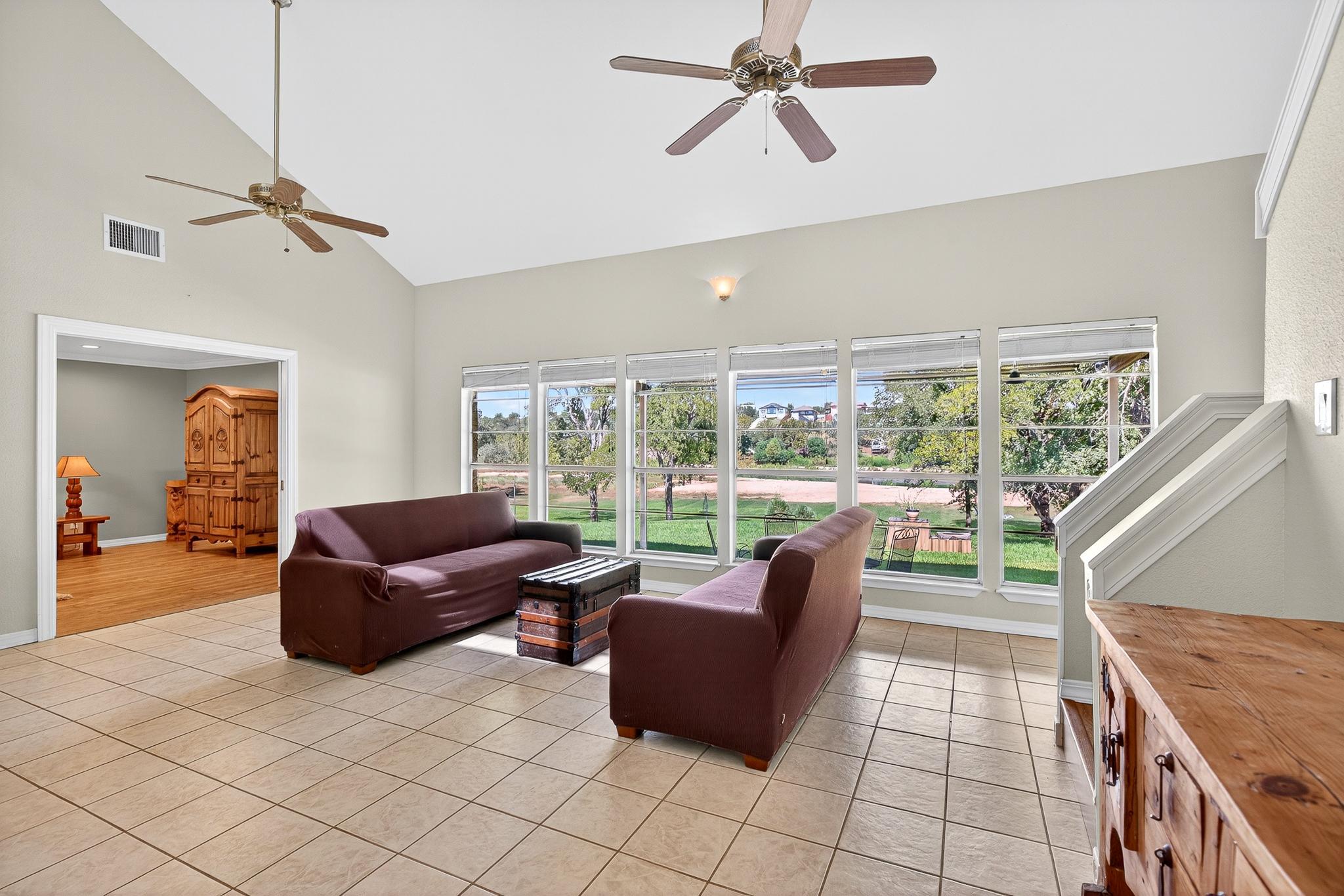 136 Lakeshore Dr, Horseshoe Bay, TX 78657