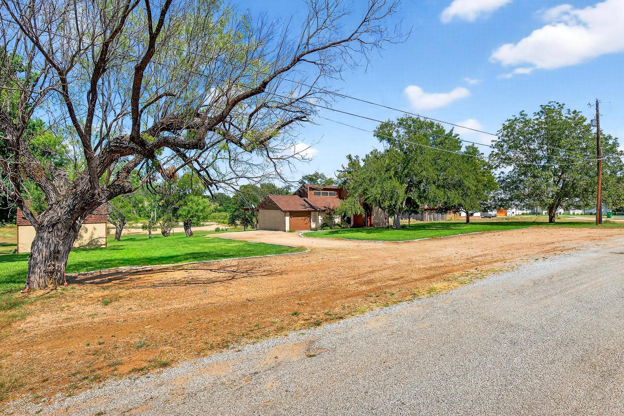 136 Lakeshore Dr, Horseshoe Bay, TX 78657