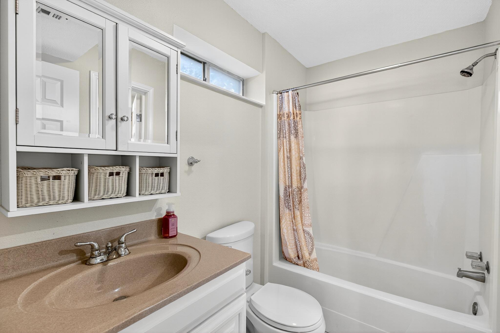 136 Lakeshore Dr, Horseshoe Bay, TX 78657