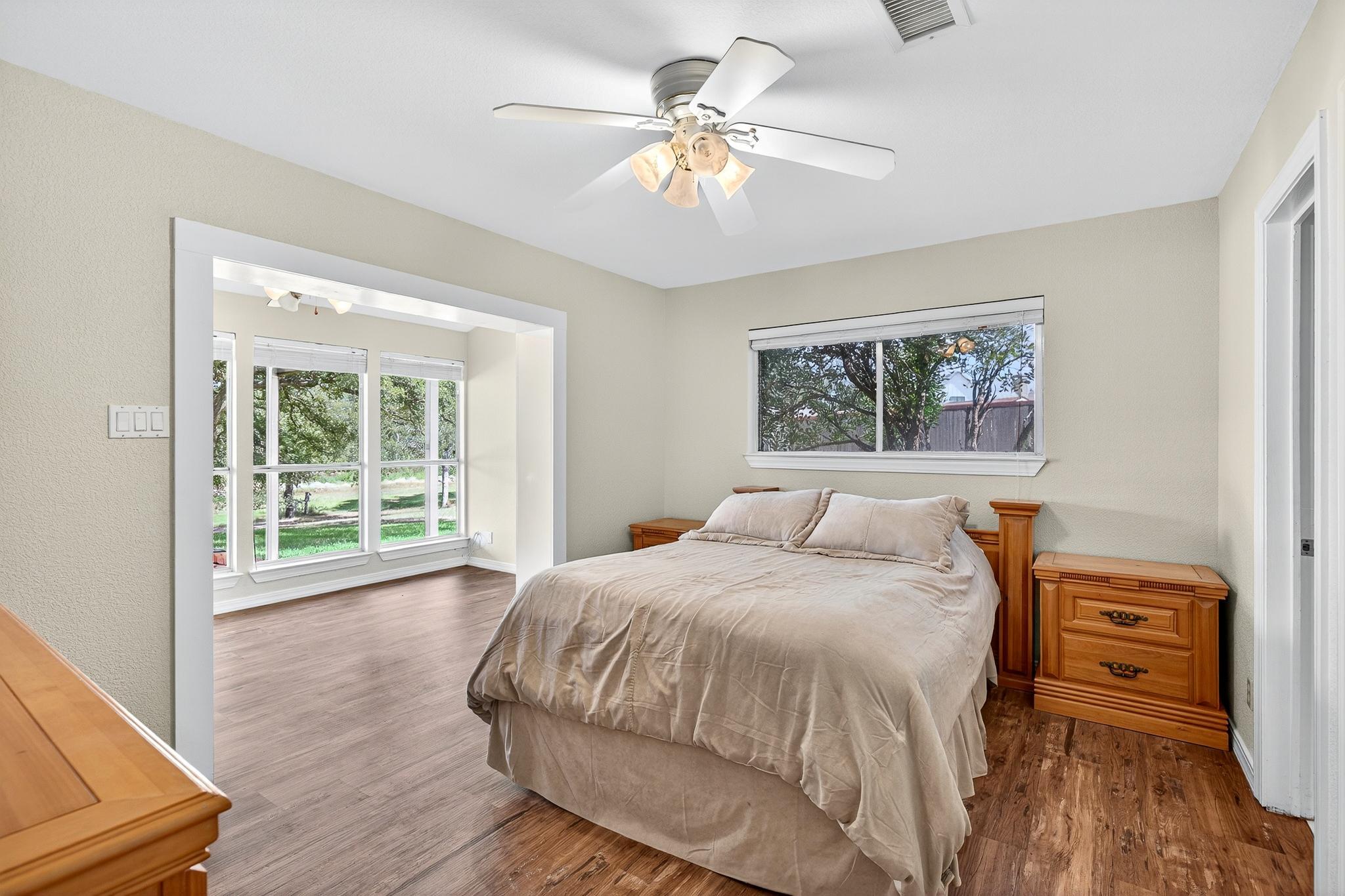 136 Lakeshore Dr, Horseshoe Bay, TX 78657