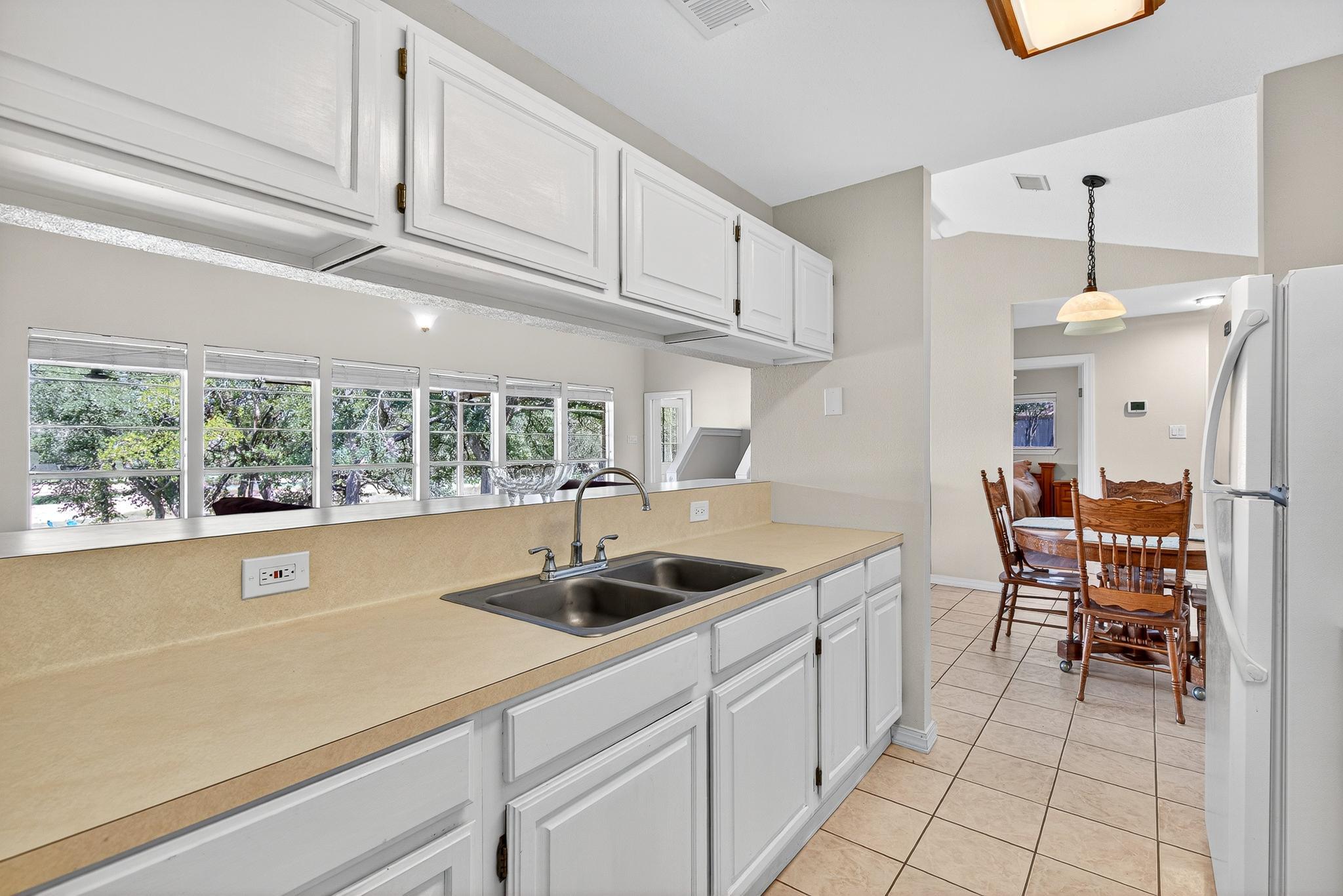 136 Lakeshore Dr, Horseshoe Bay, TX 78657