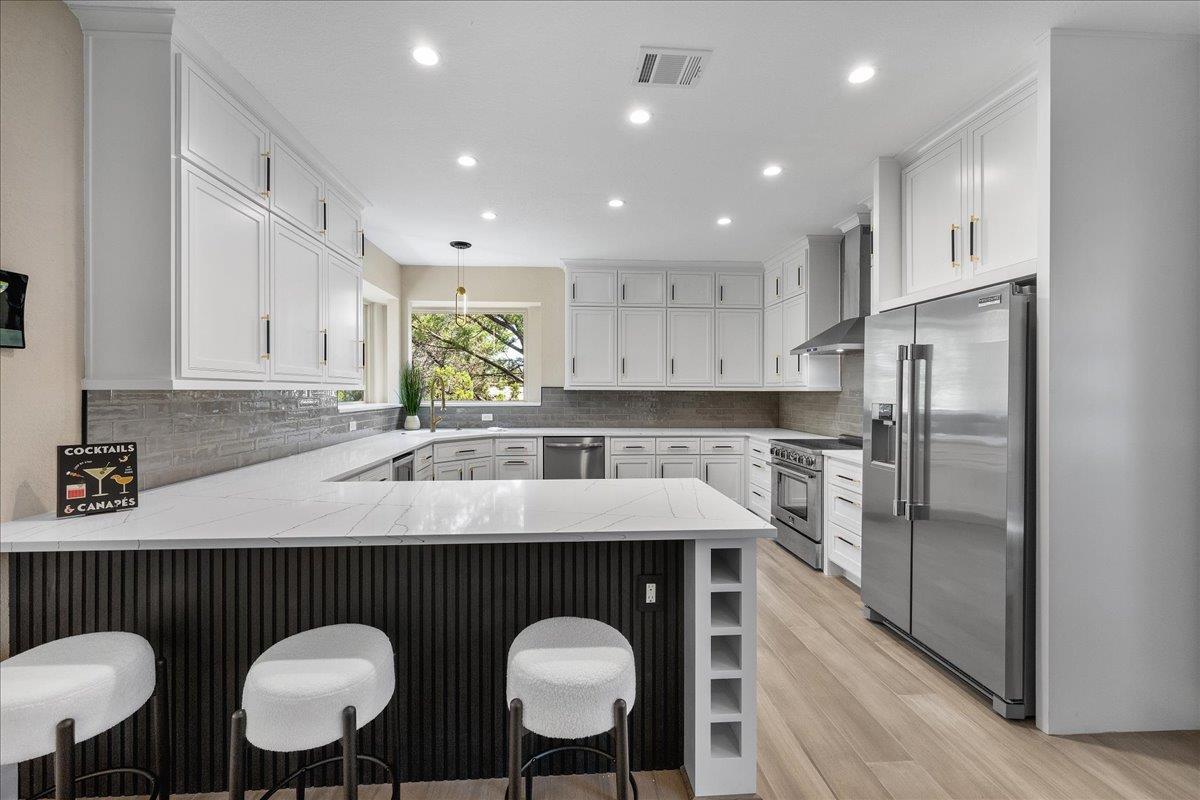 105 Rupen Dr, Lakeway, TX 78734