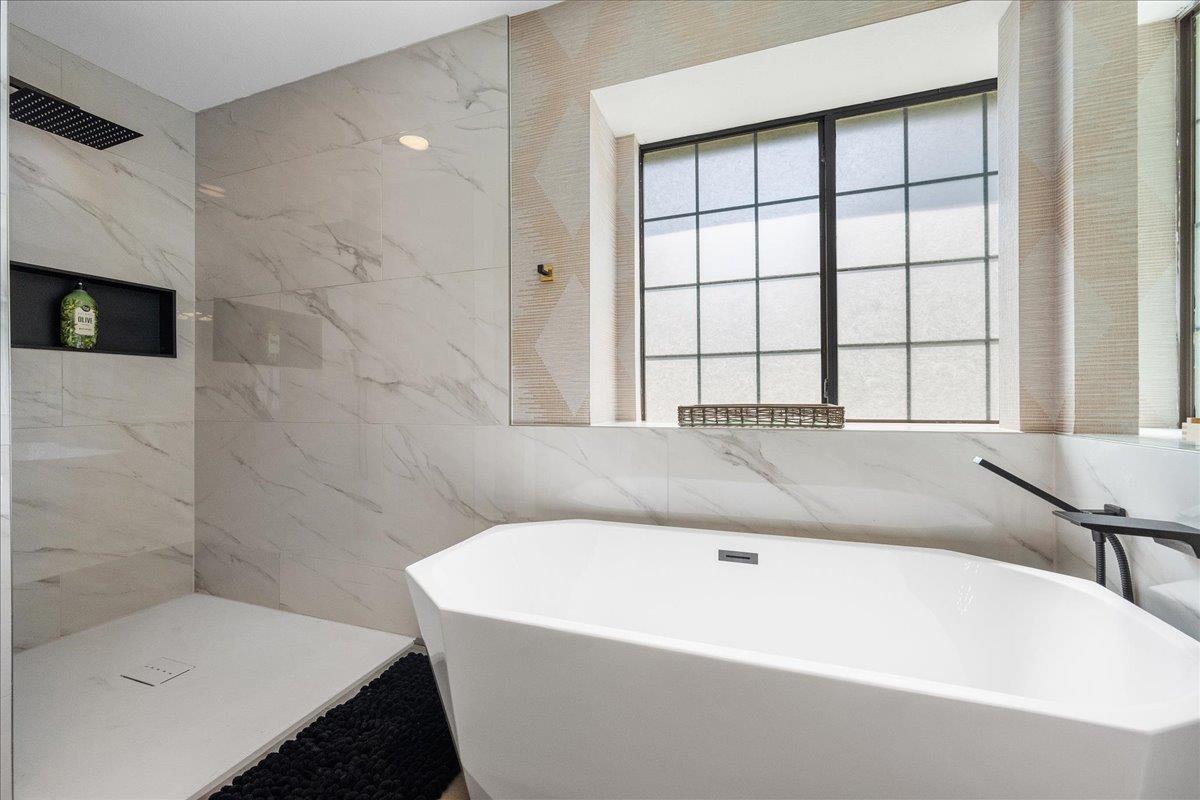 105 Rupen Dr, Lakeway, TX 78734