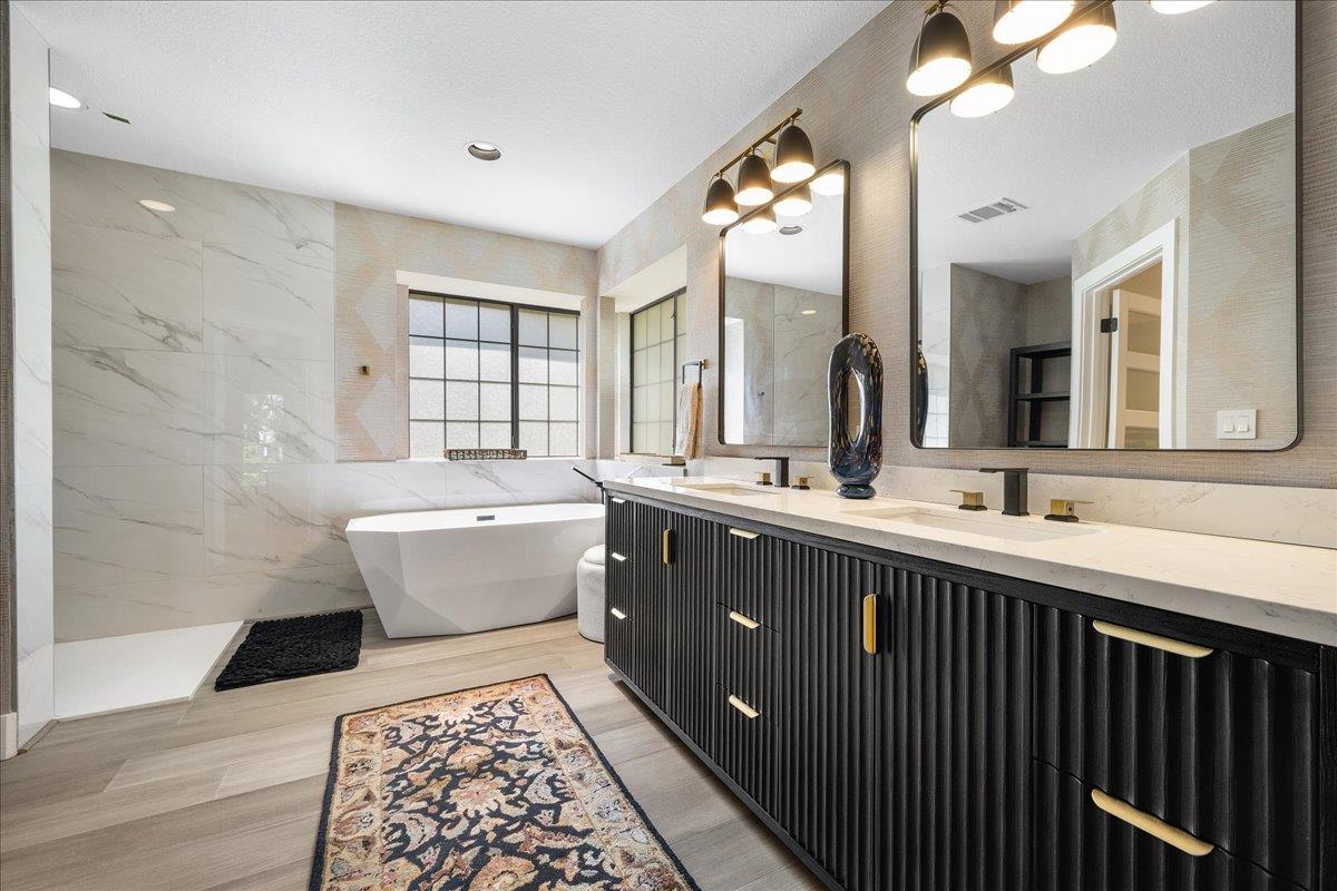 105 Rupen Dr, Lakeway, TX 78734