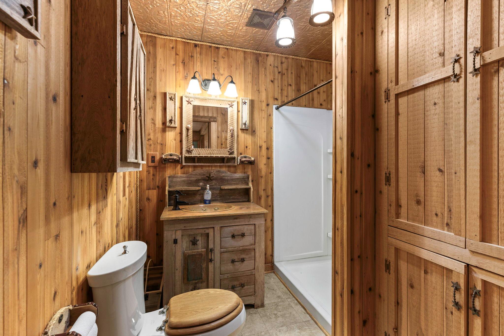 924 W Live Oak St, Lockhart, TX 78644