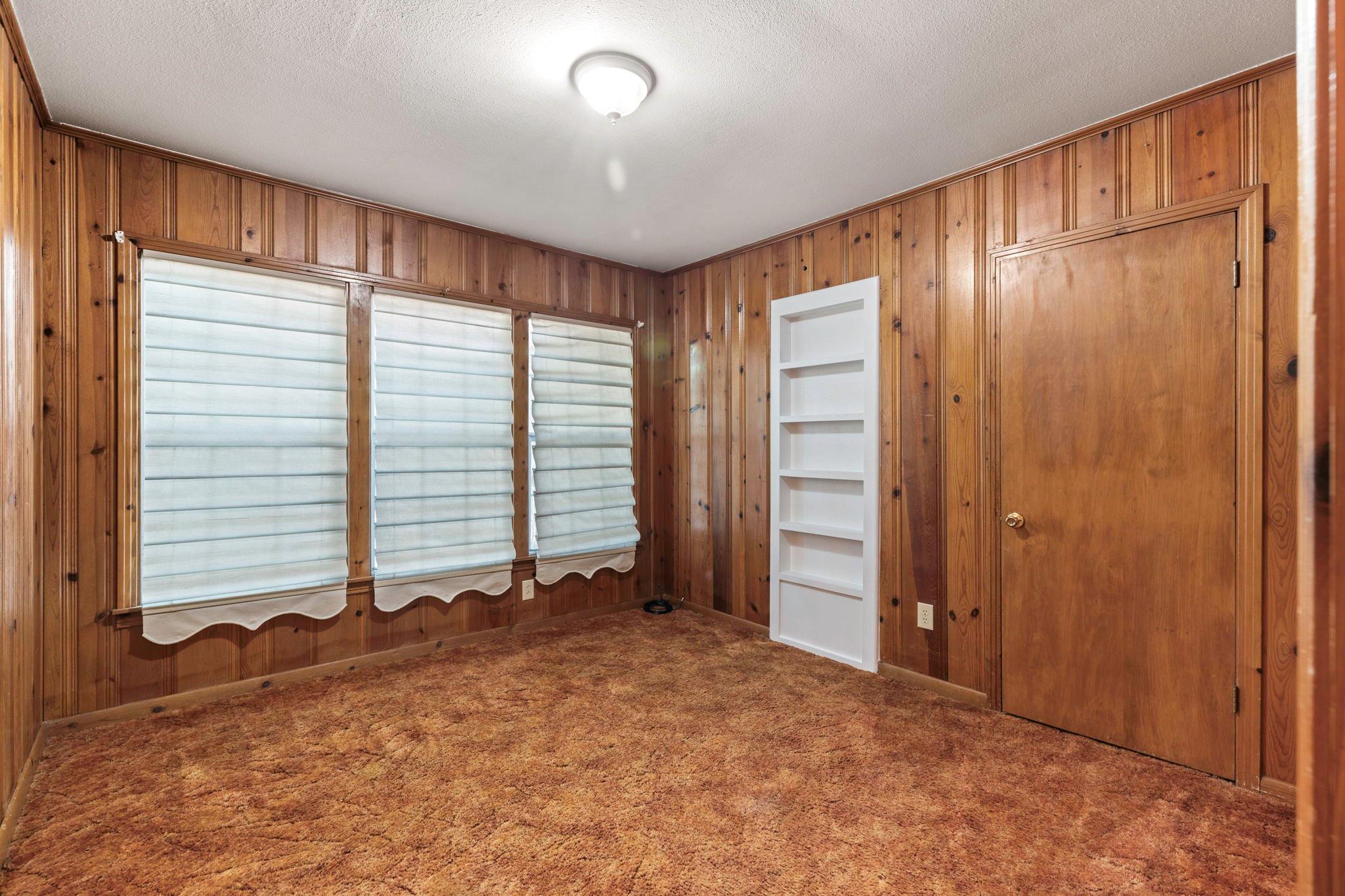 924 W Live Oak St, Lockhart, TX 78644