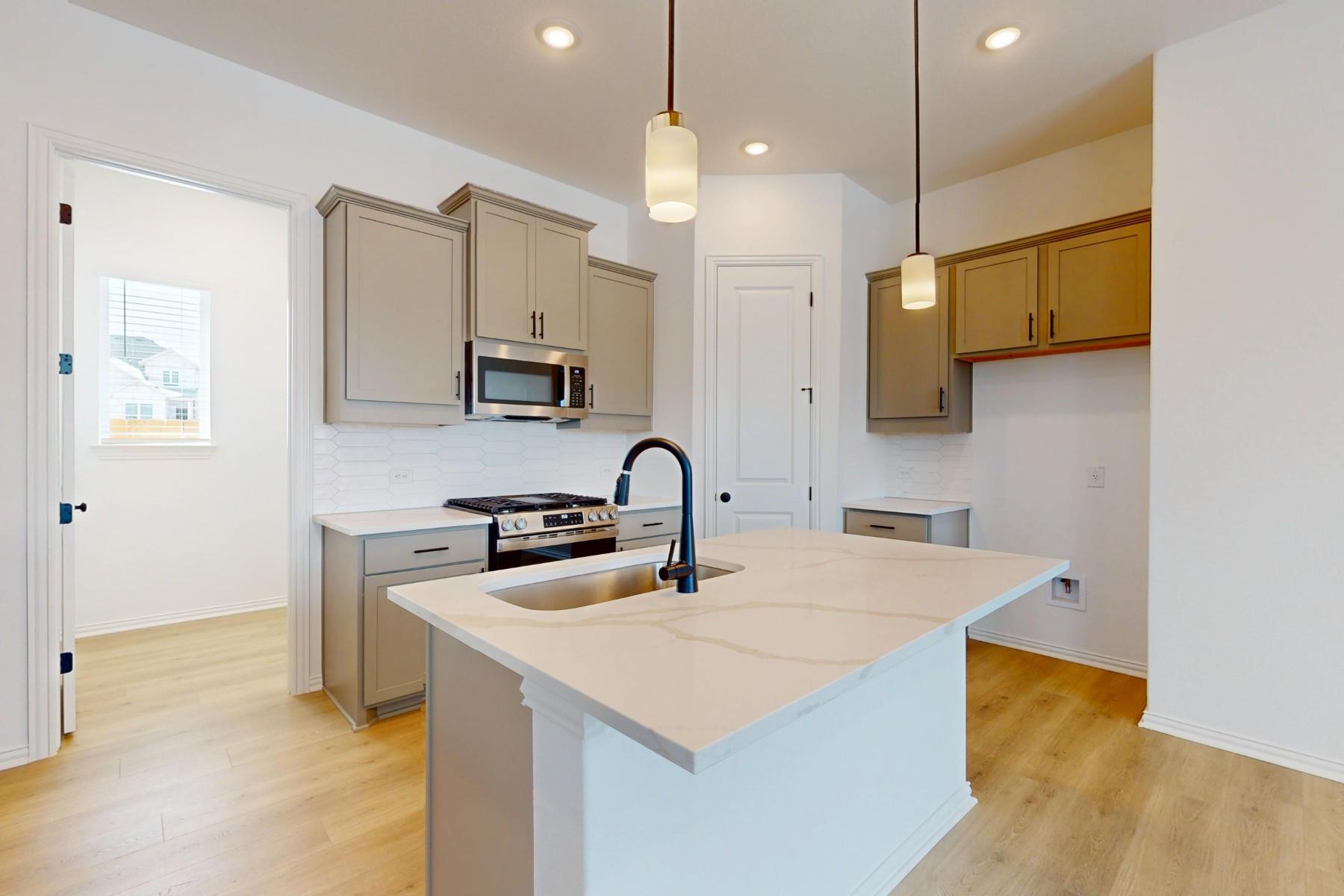 226 Grayson Elm Pass, Dripping Springs, TX 78620