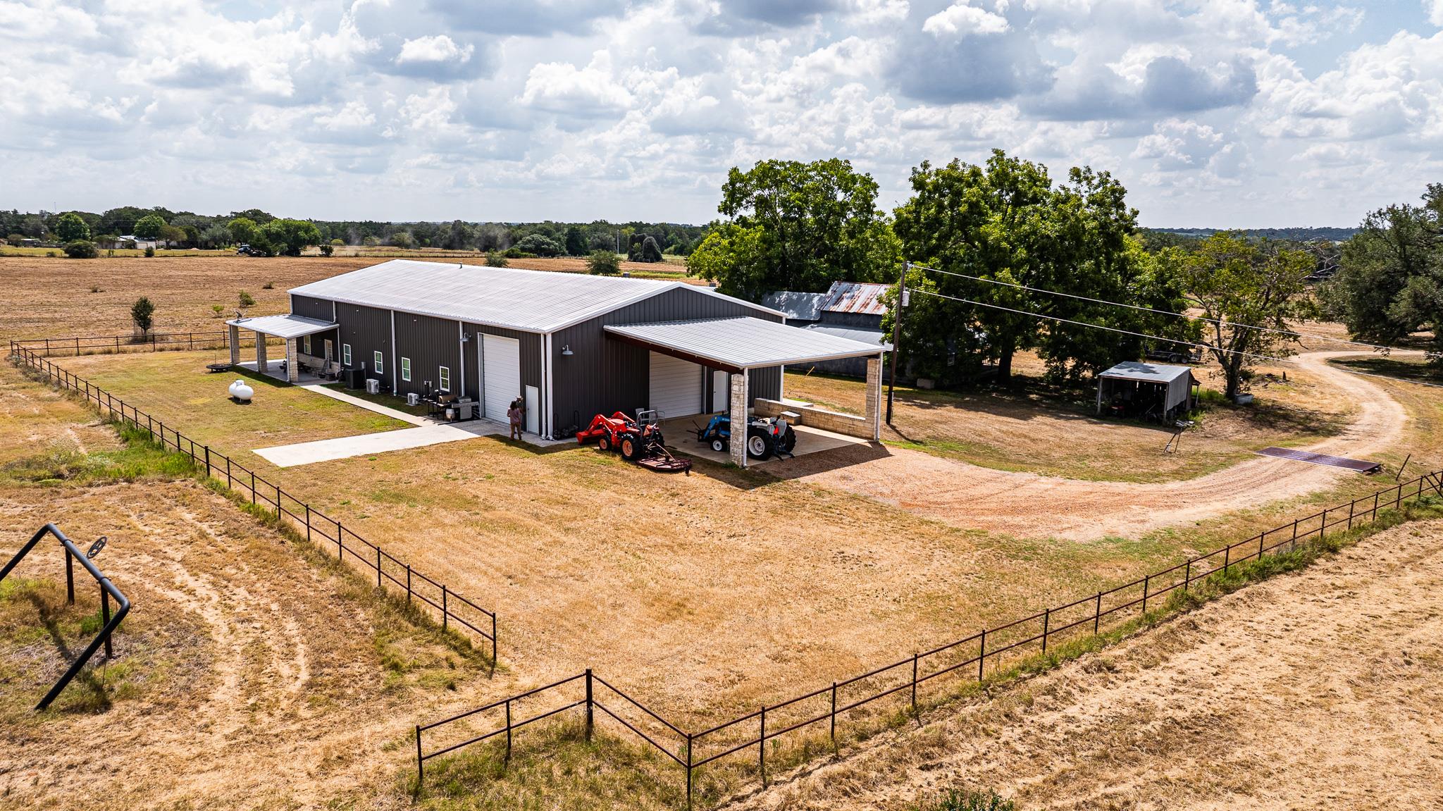 258 Private Road 2006, Schulenburg, TX 78956