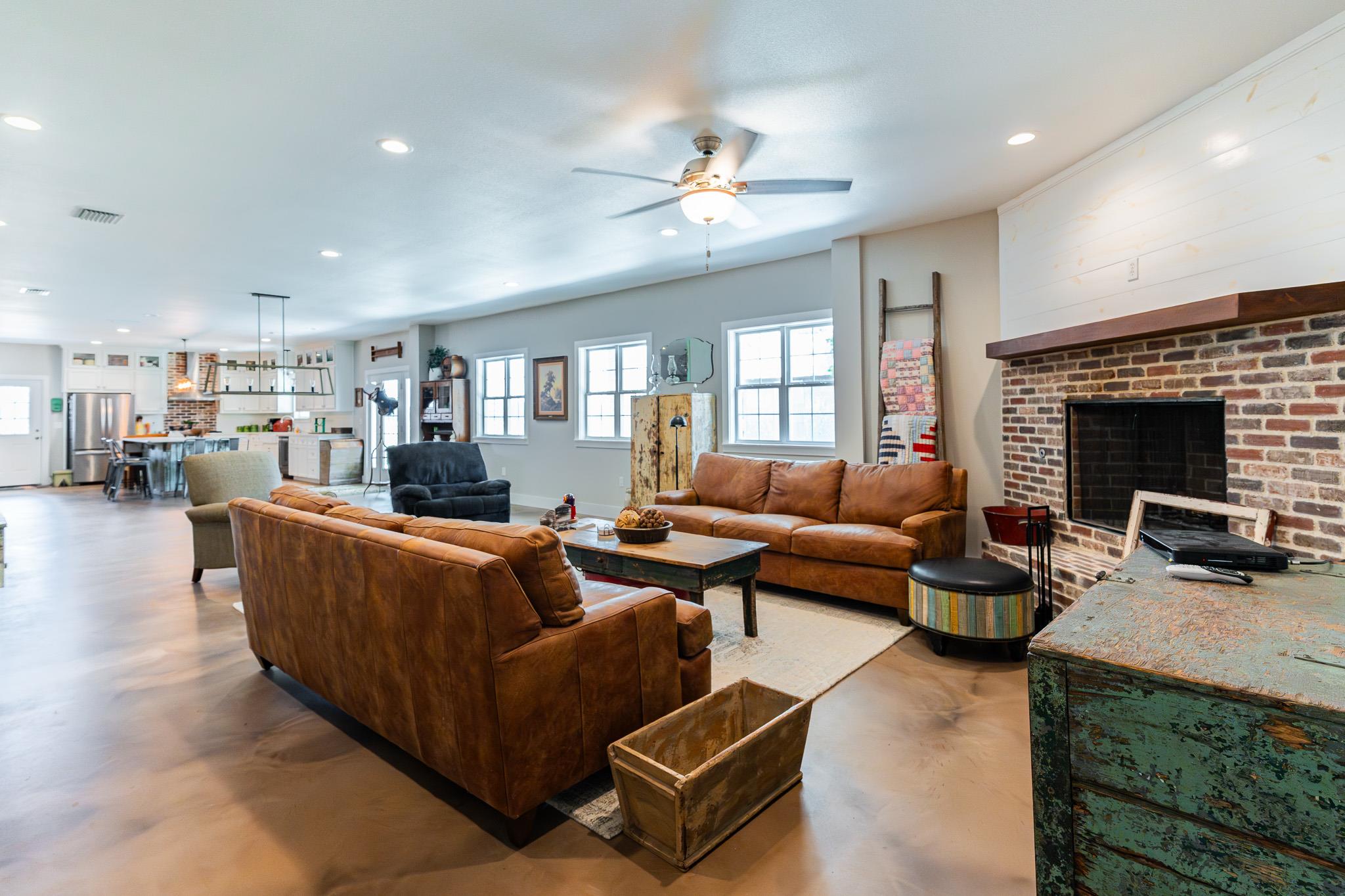 258 Private Road 2006, Schulenburg, TX 78956