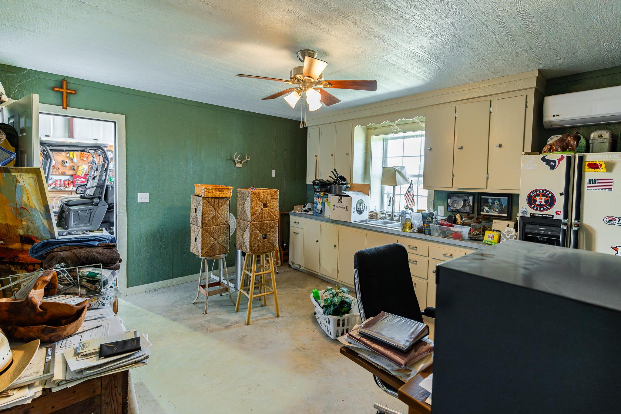 258 Private Road 2006, Schulenburg, TX 78956