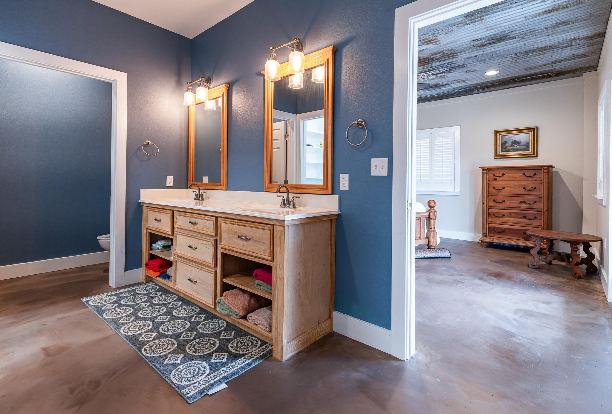 258 Private Road 2006, Schulenburg, TX 78956