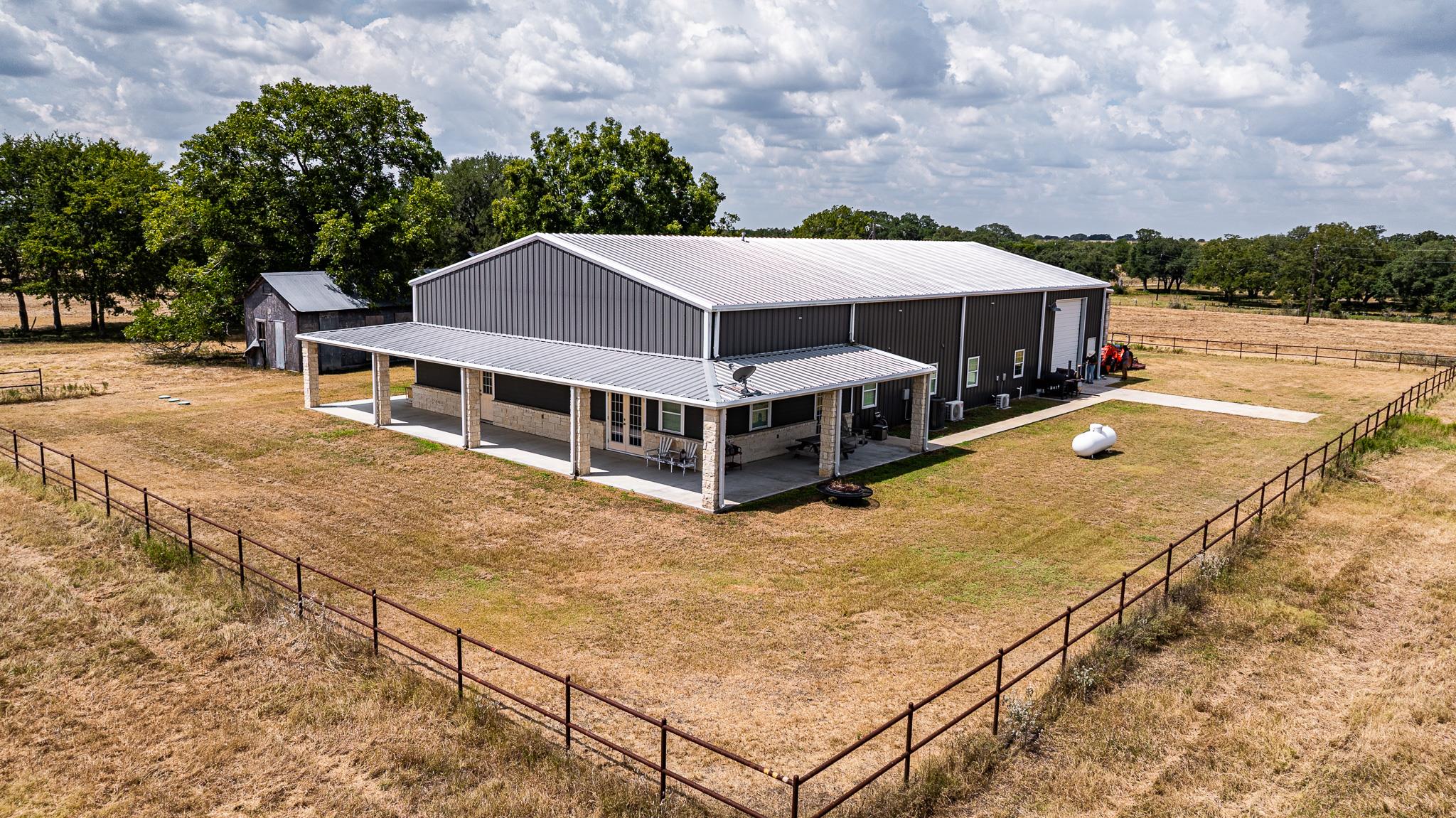 258 Private Road 2006, Schulenburg, TX 78956