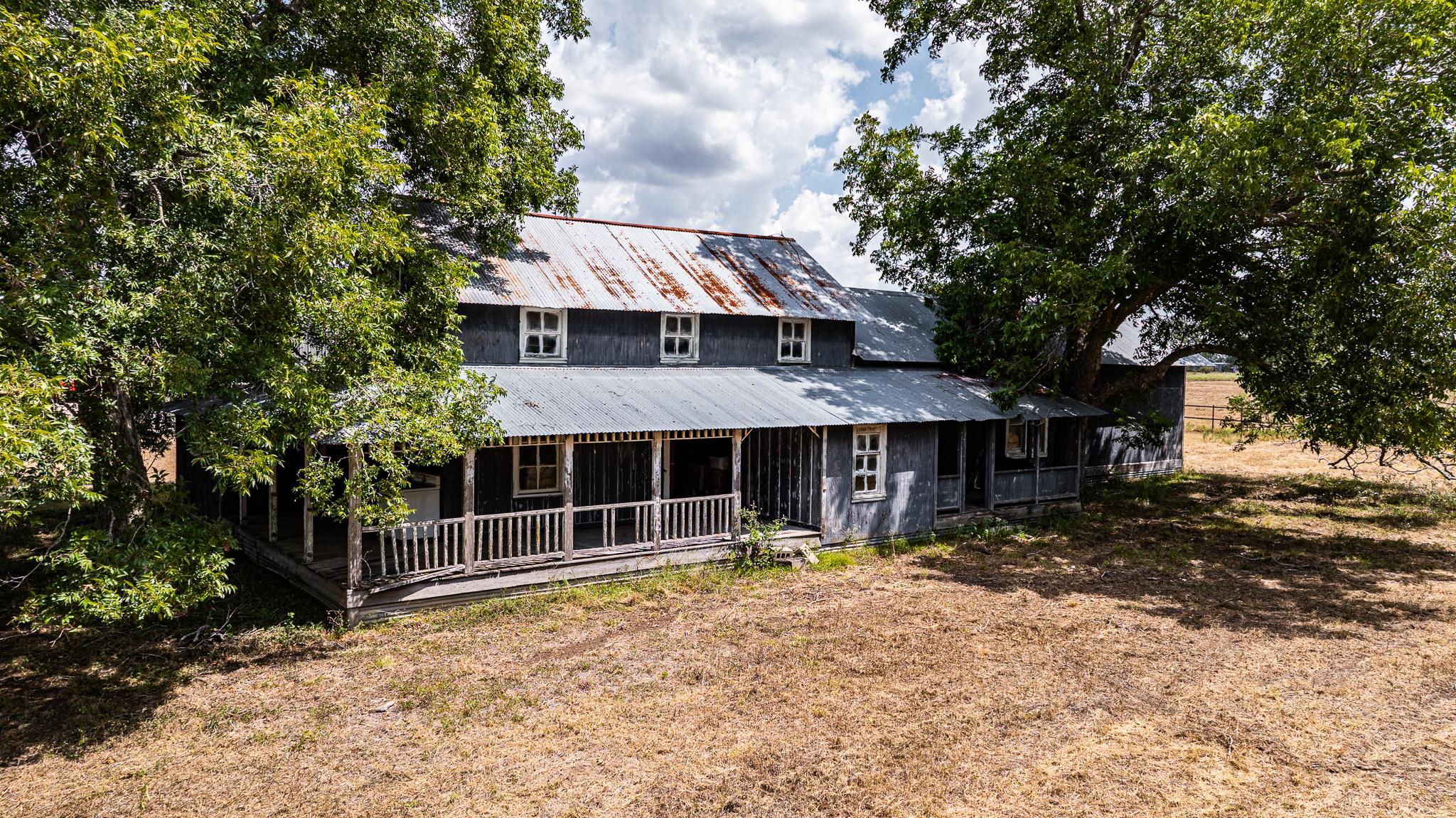 258 Private Road 2006, Schulenburg, TX 78956