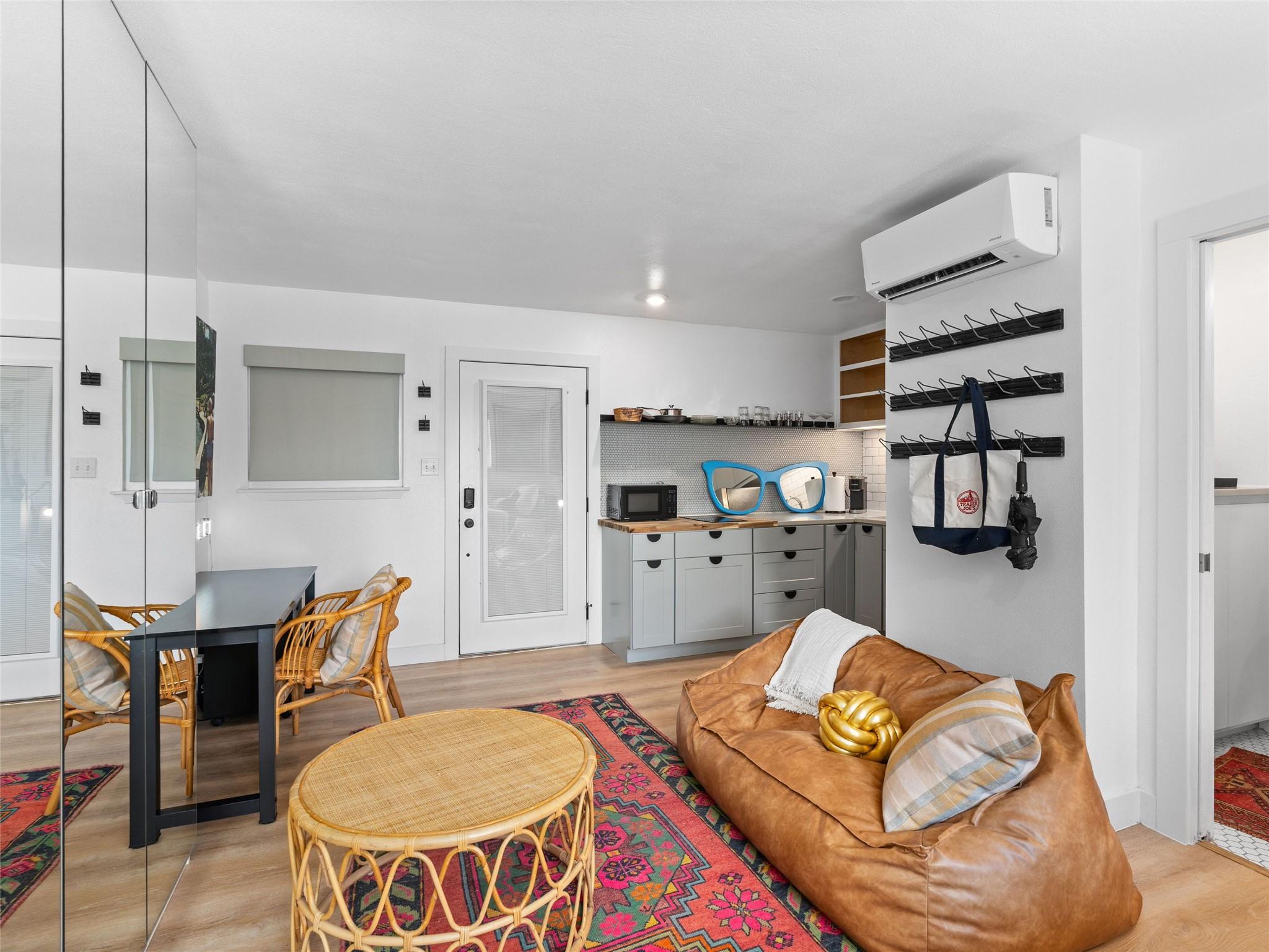 1111 W 10th St # 206, Austin, TX 78703