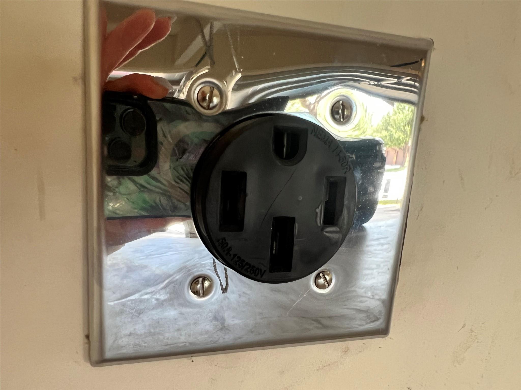 2644 Hilltop Divide Ln, Leander, TX 78641