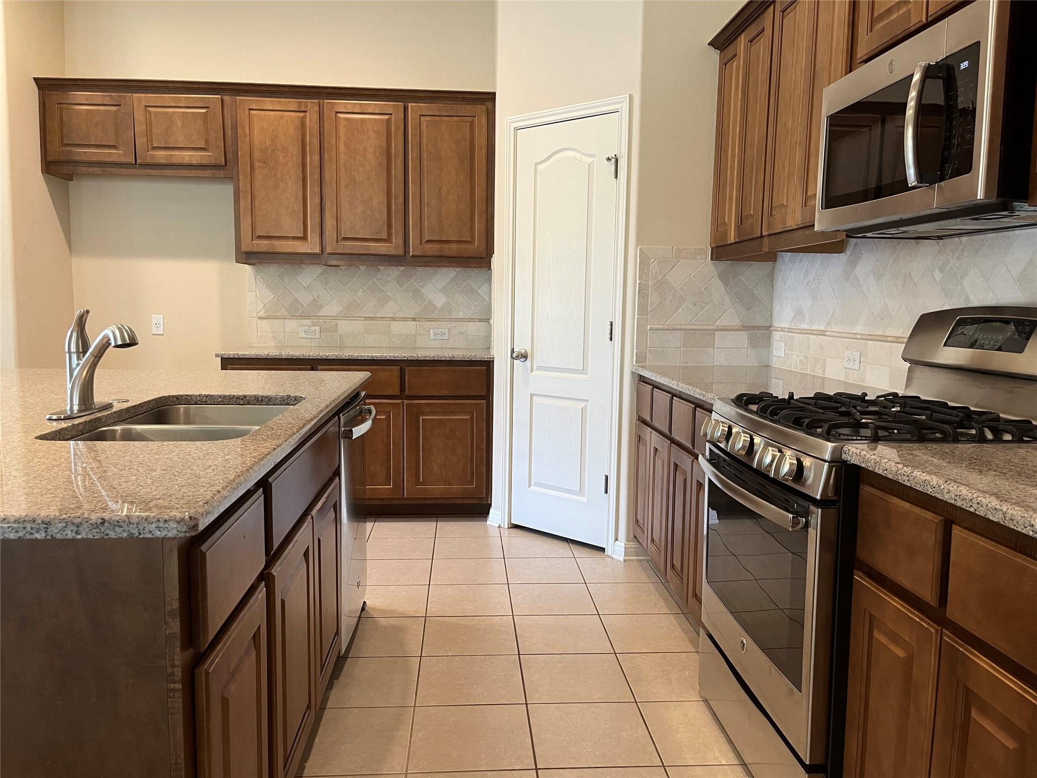 2644 Hilltop Divide Ln, Leander, TX 78641