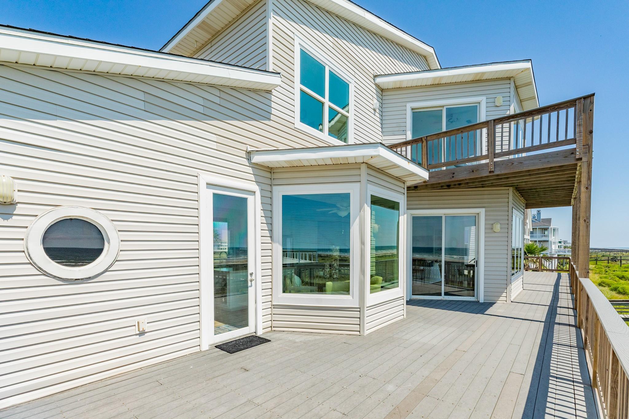 20911 W Sand Hill Dr, Galveston, TX 77554