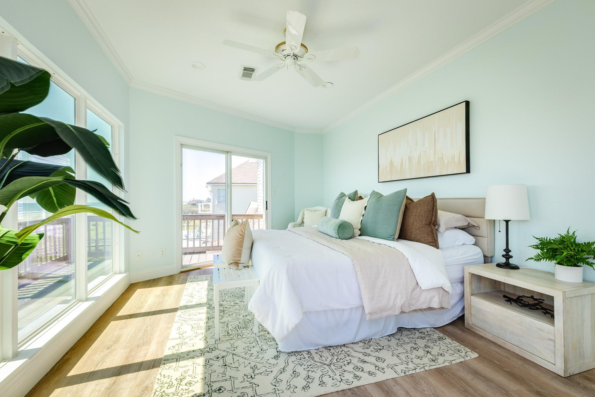 20911 W Sand Hill Dr, Galveston, TX 77554