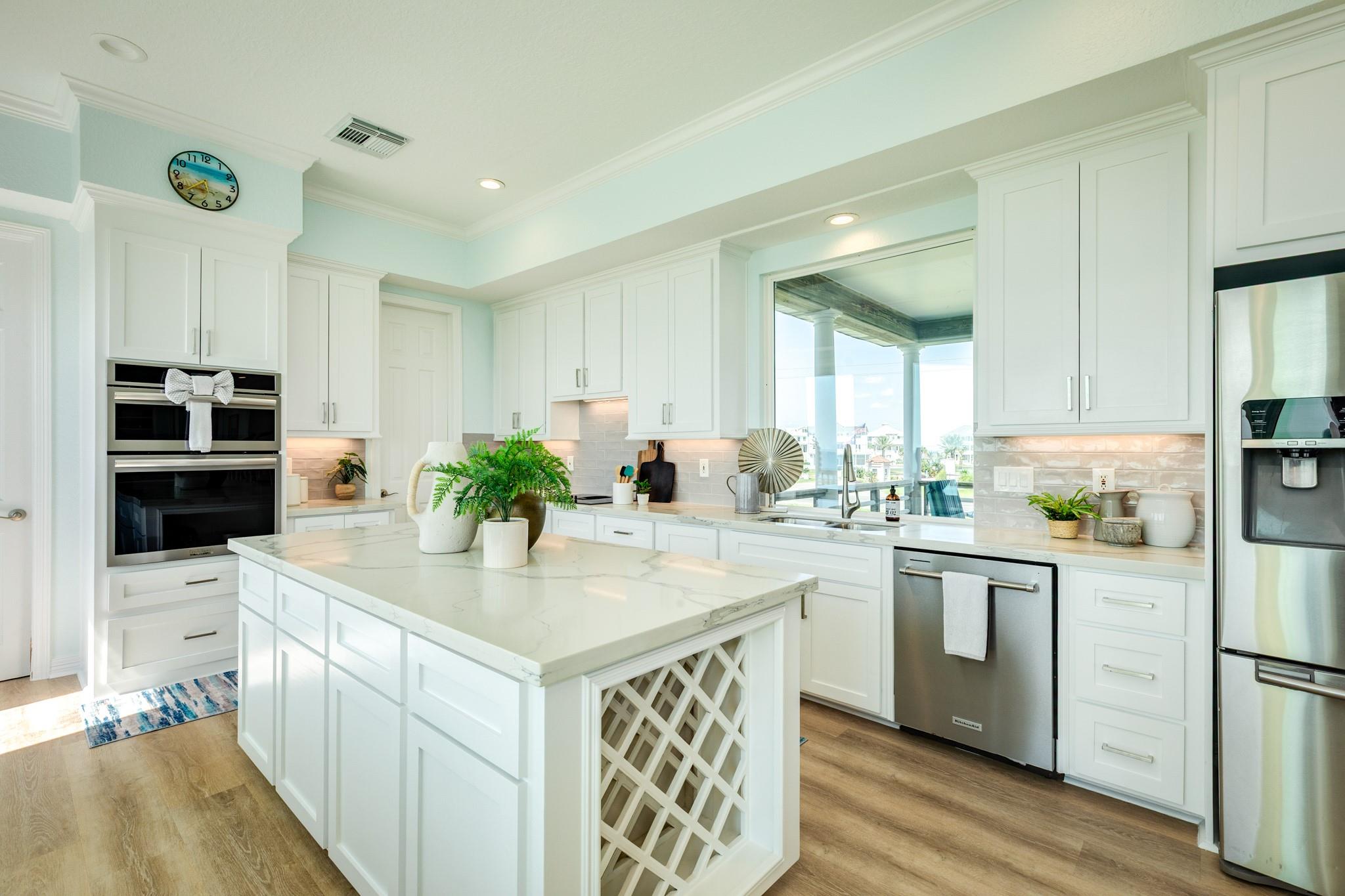 20911 W Sand Hill Dr, Galveston, TX 77554