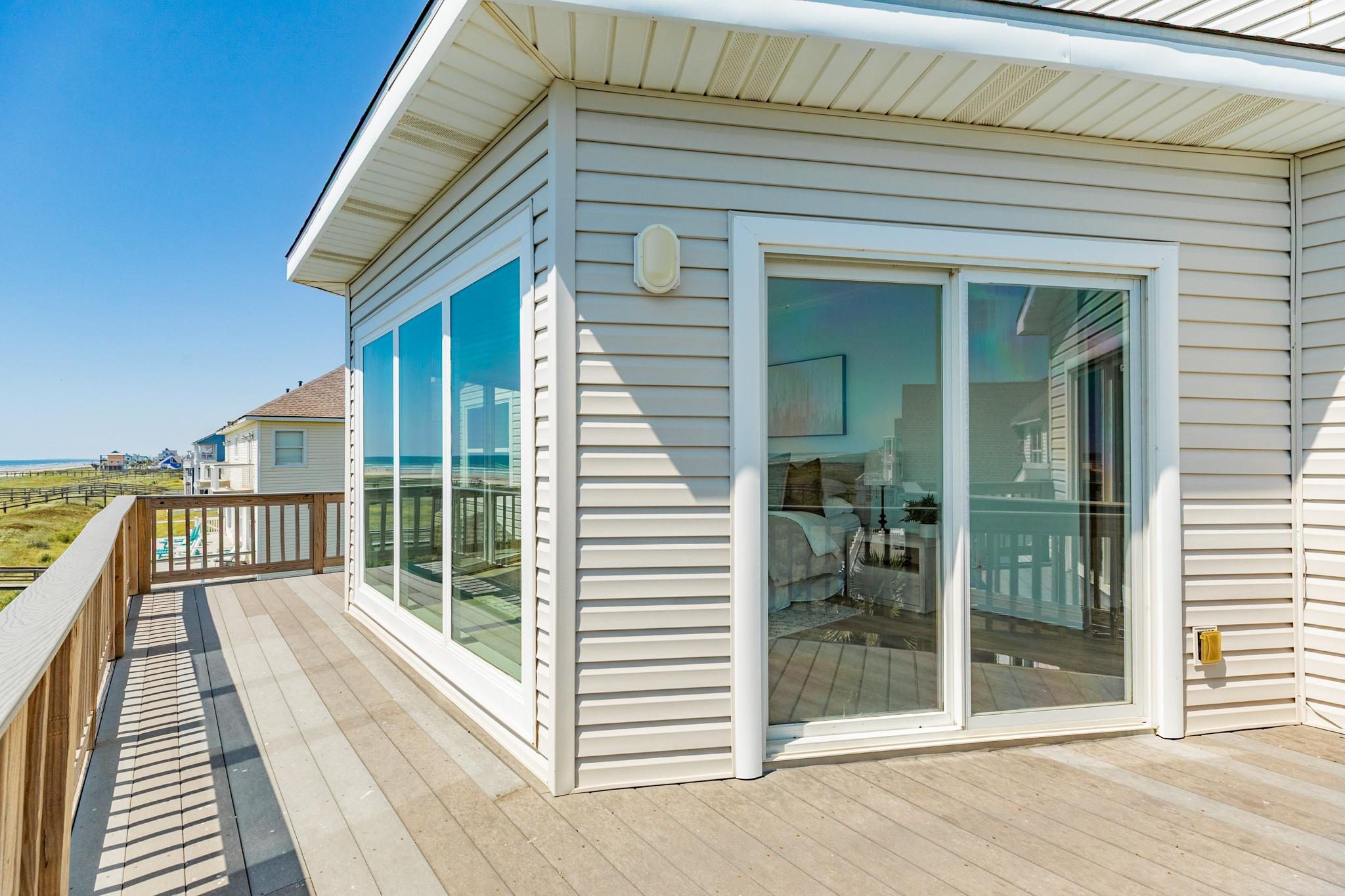 20911 W Sand Hill Dr, Galveston, TX 77554