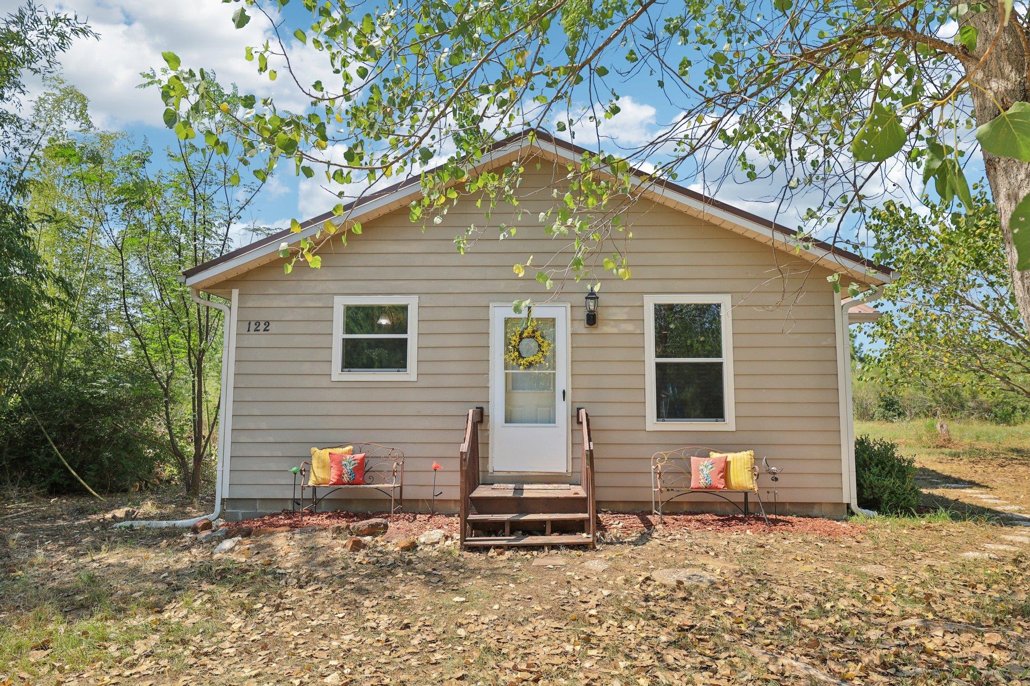 122 Rolling Pines Dr, Smithville, TX 78957