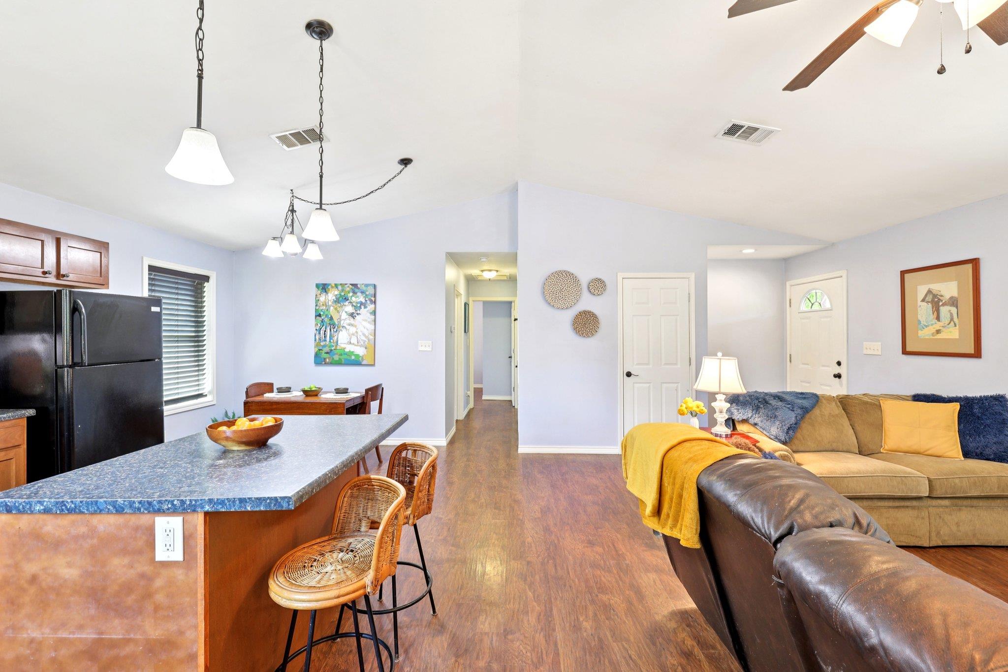 122 Rolling Pines Dr, Smithville, TX 78957