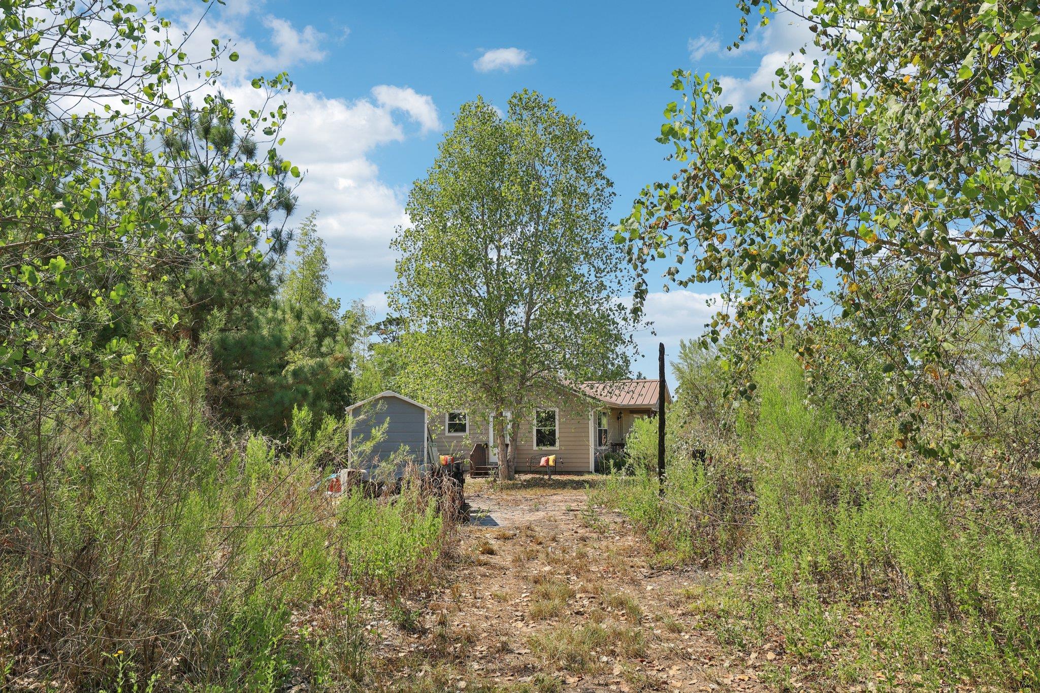 122 Rolling Pines Dr, Smithville, TX 78957