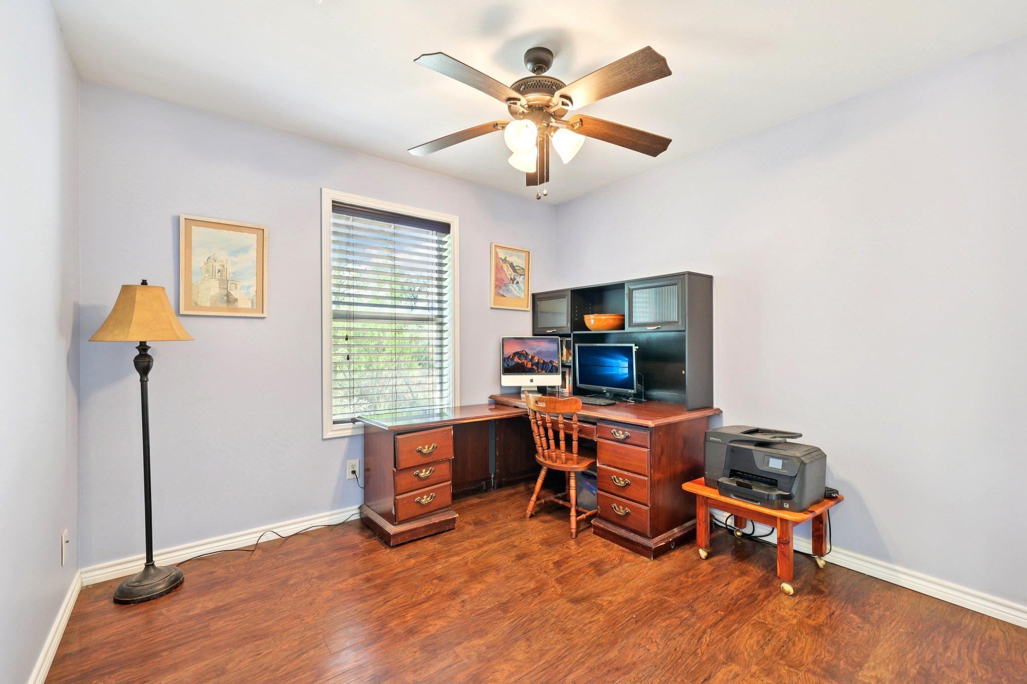 122 Rolling Pines Dr, Smithville, TX 78957