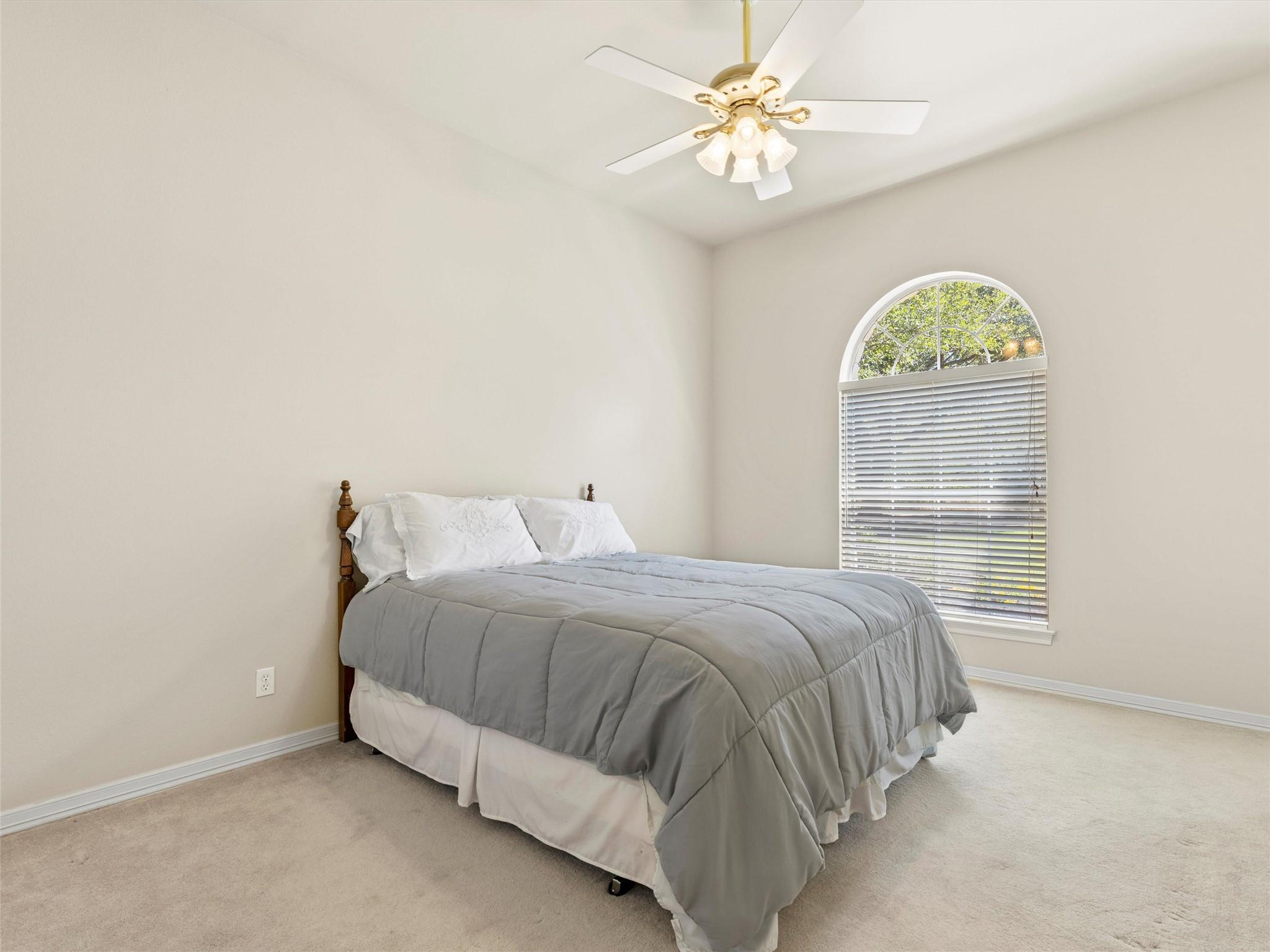 130 Sabine Dr, Cedar Creek, TX 78612