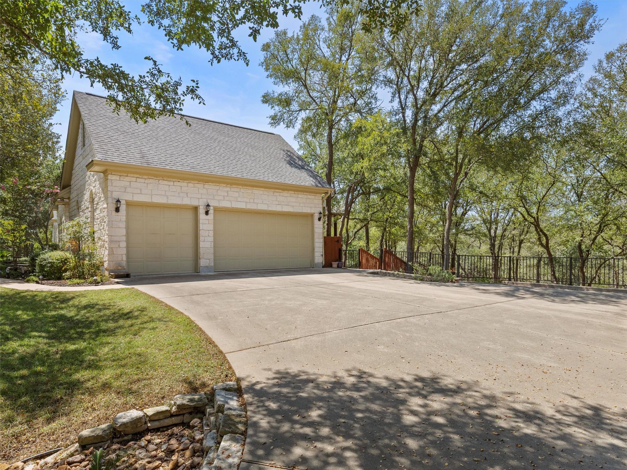 130 Sabine Dr, Cedar Creek, TX 78612