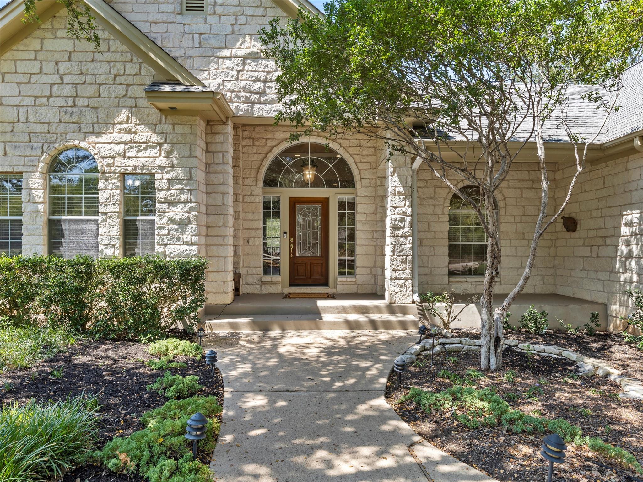 130 Sabine Dr, Cedar Creek, TX 78612