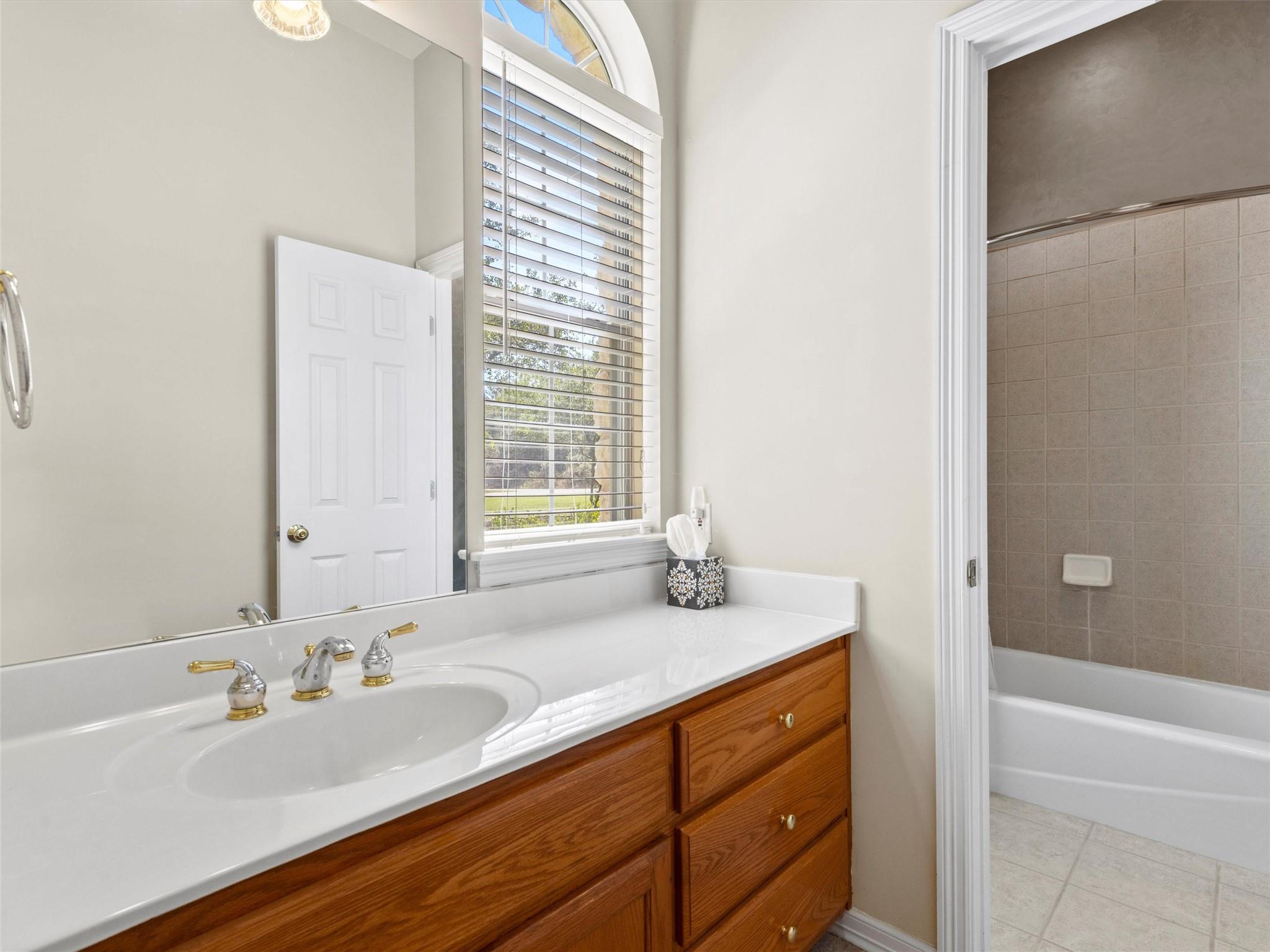 130 Sabine Dr, Cedar Creek, TX 78612