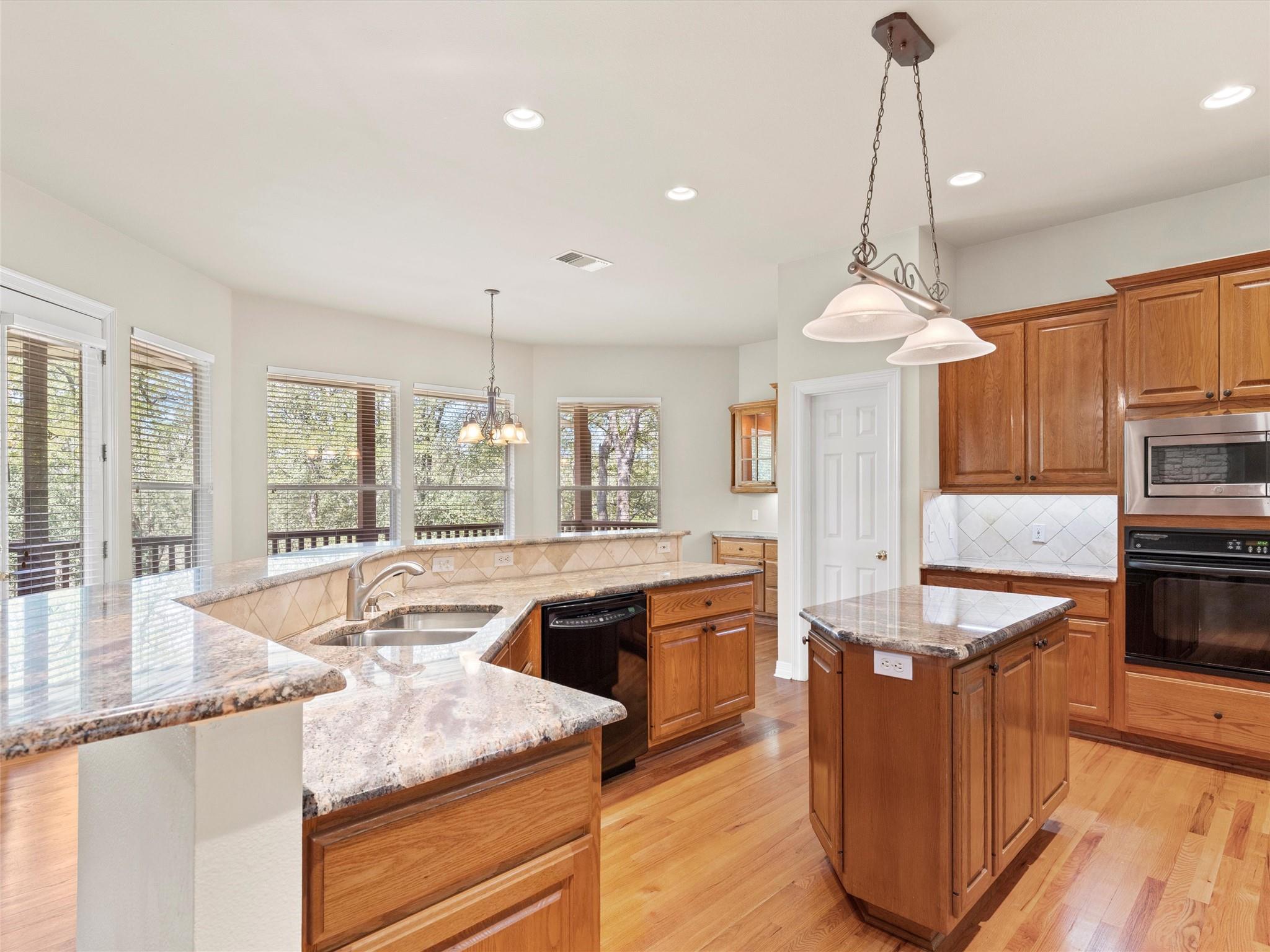 130 Sabine Dr, Cedar Creek, TX 78612