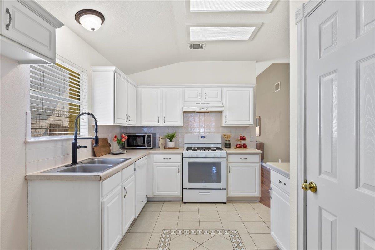 17409 Salt Flat Ln, Round Rock, TX 78664