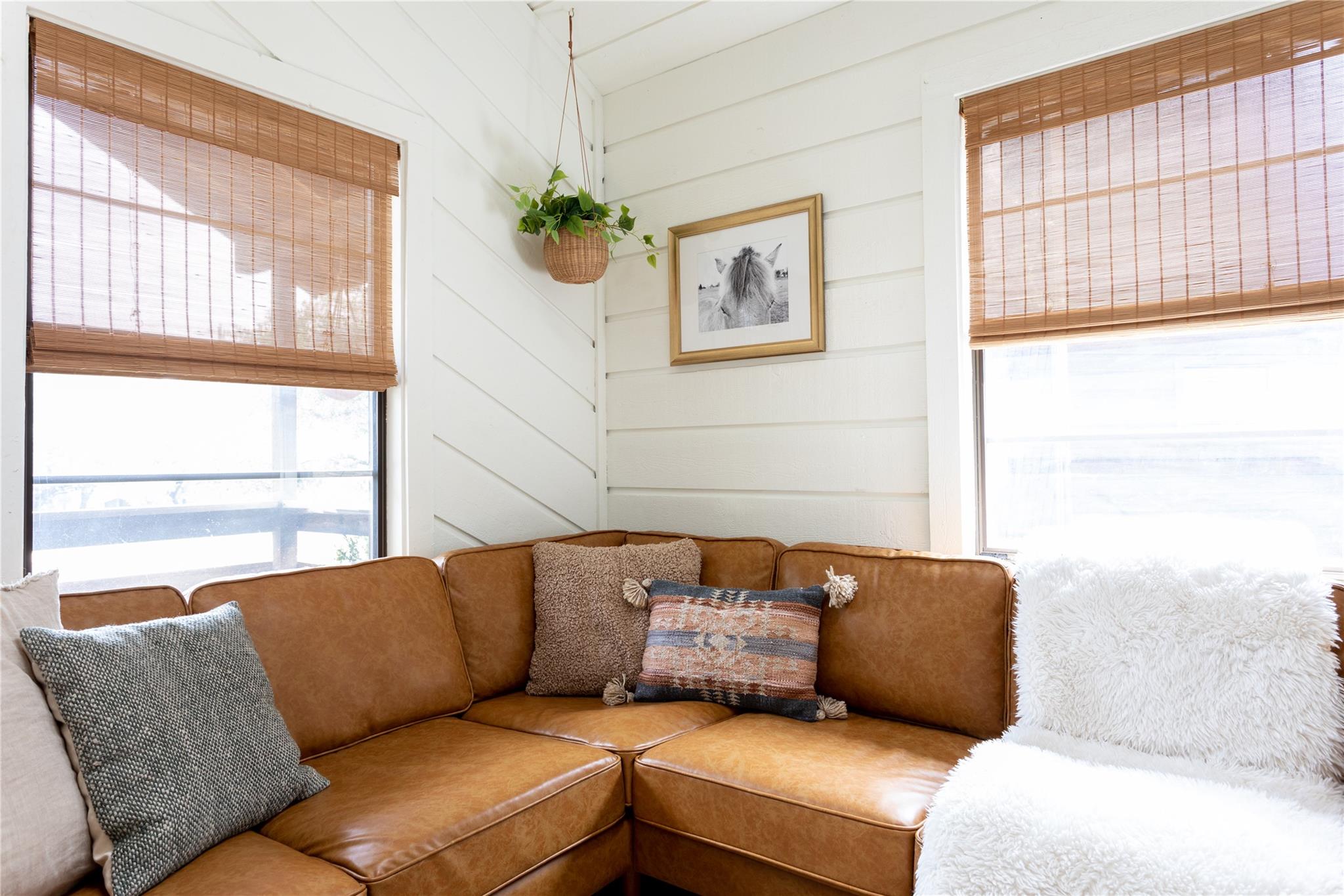 336 Coventry Rd, Spicewood, TX 78669