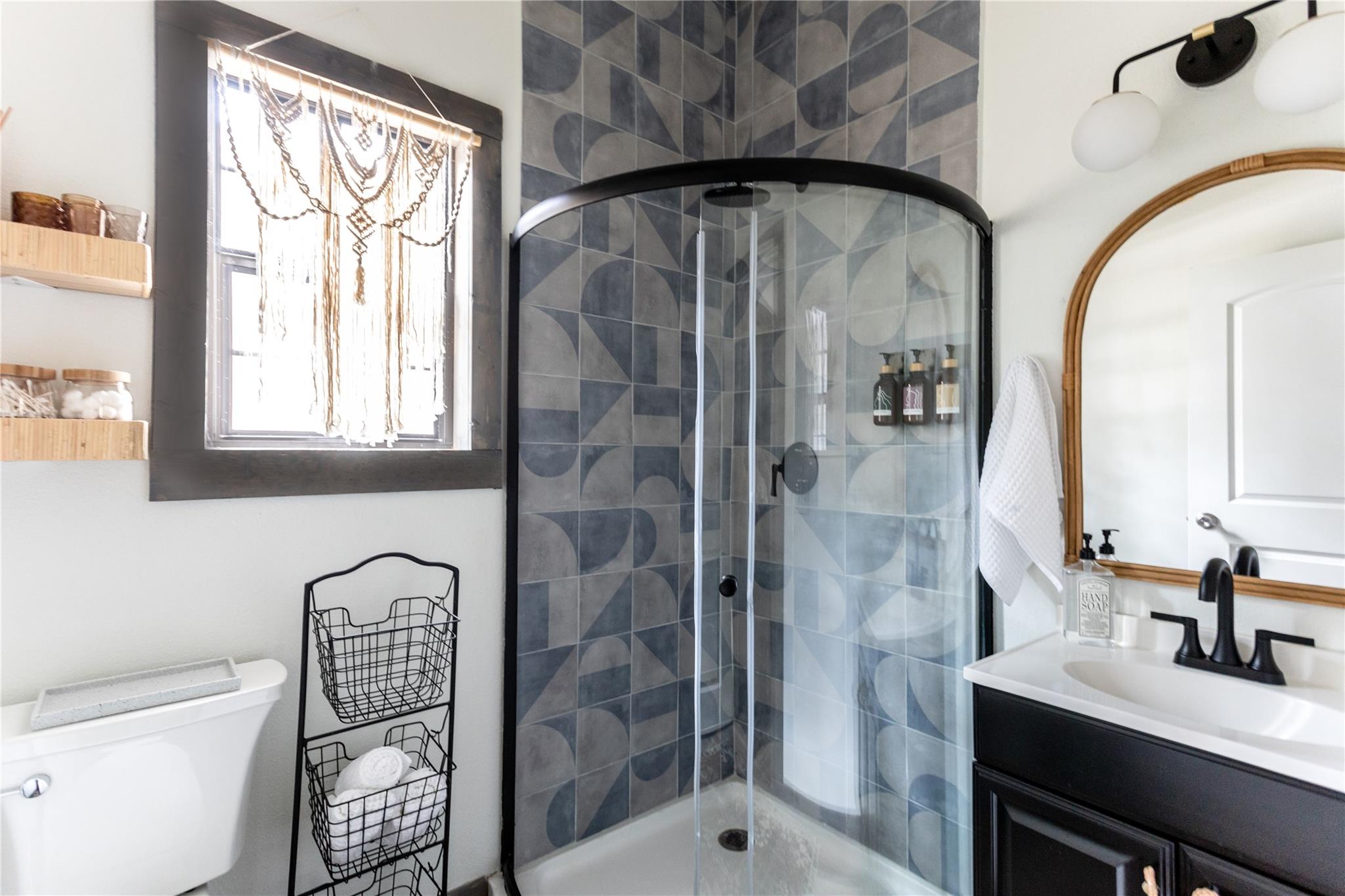 336 Coventry Rd, Spicewood, TX 78669