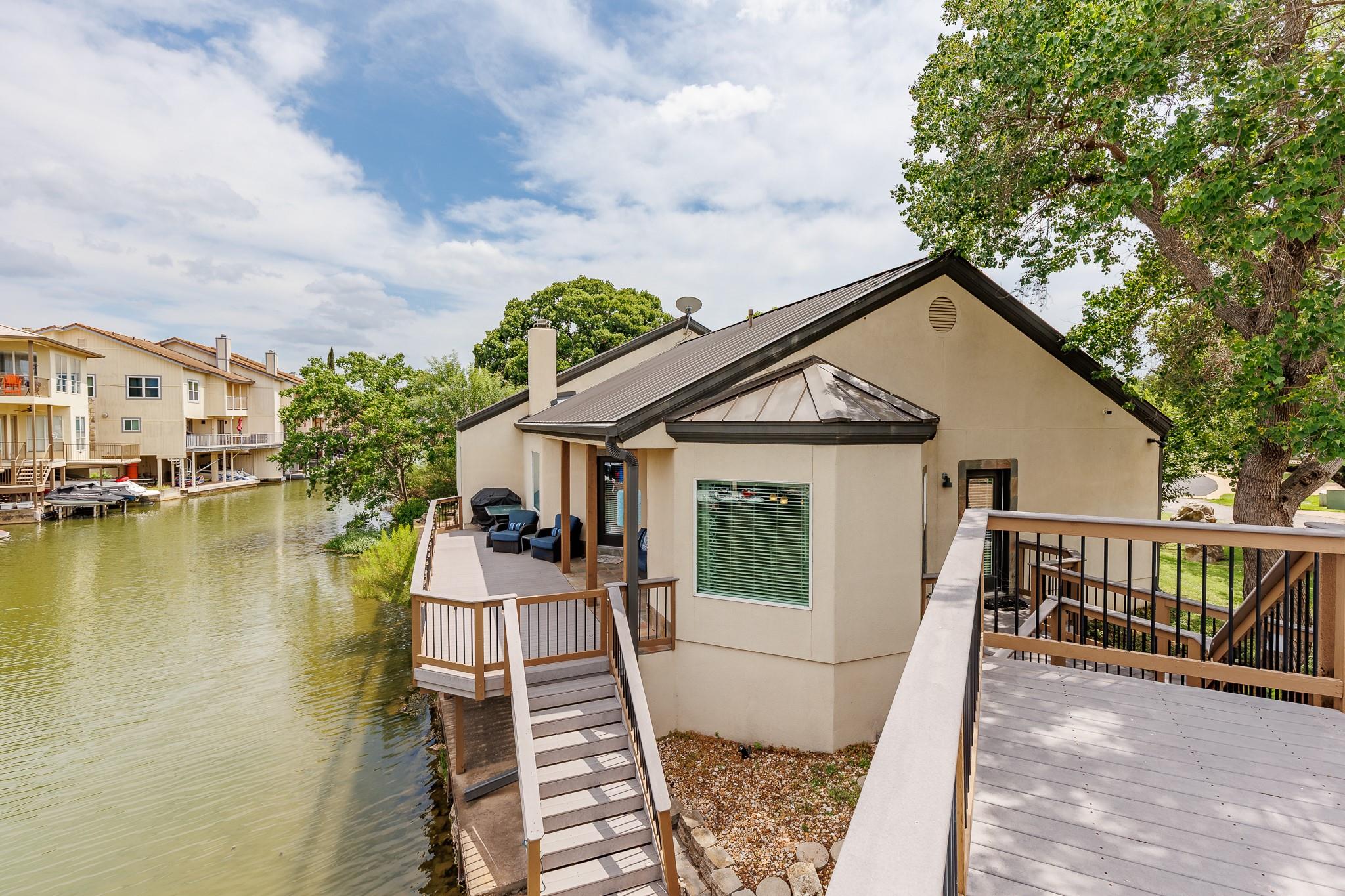 521 Lucy Ln, Horseshoe Bay, TX 78657