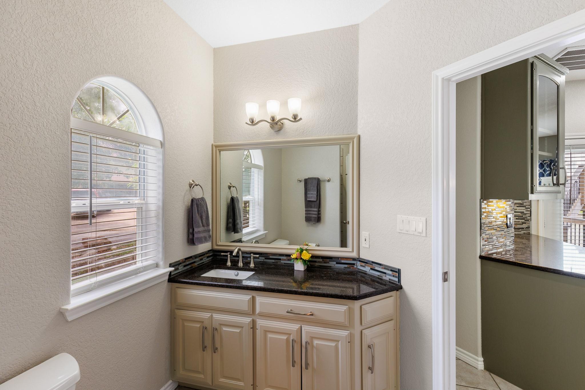 521 Lucy Ln, Horseshoe Bay, TX 78657