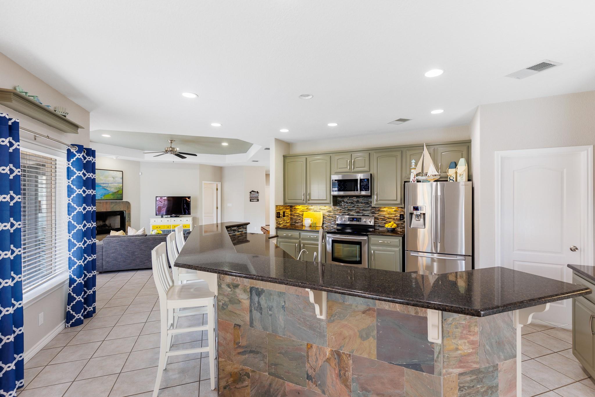 521 Lucy Ln, Horseshoe Bay, TX 78657