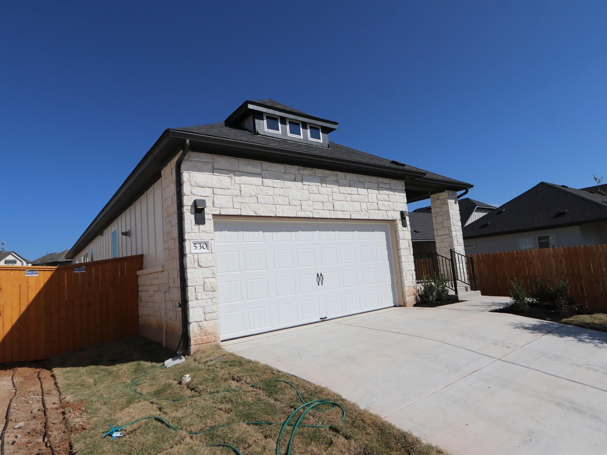 530 Darley Oak Dr, Dripping Springs, TX 78620