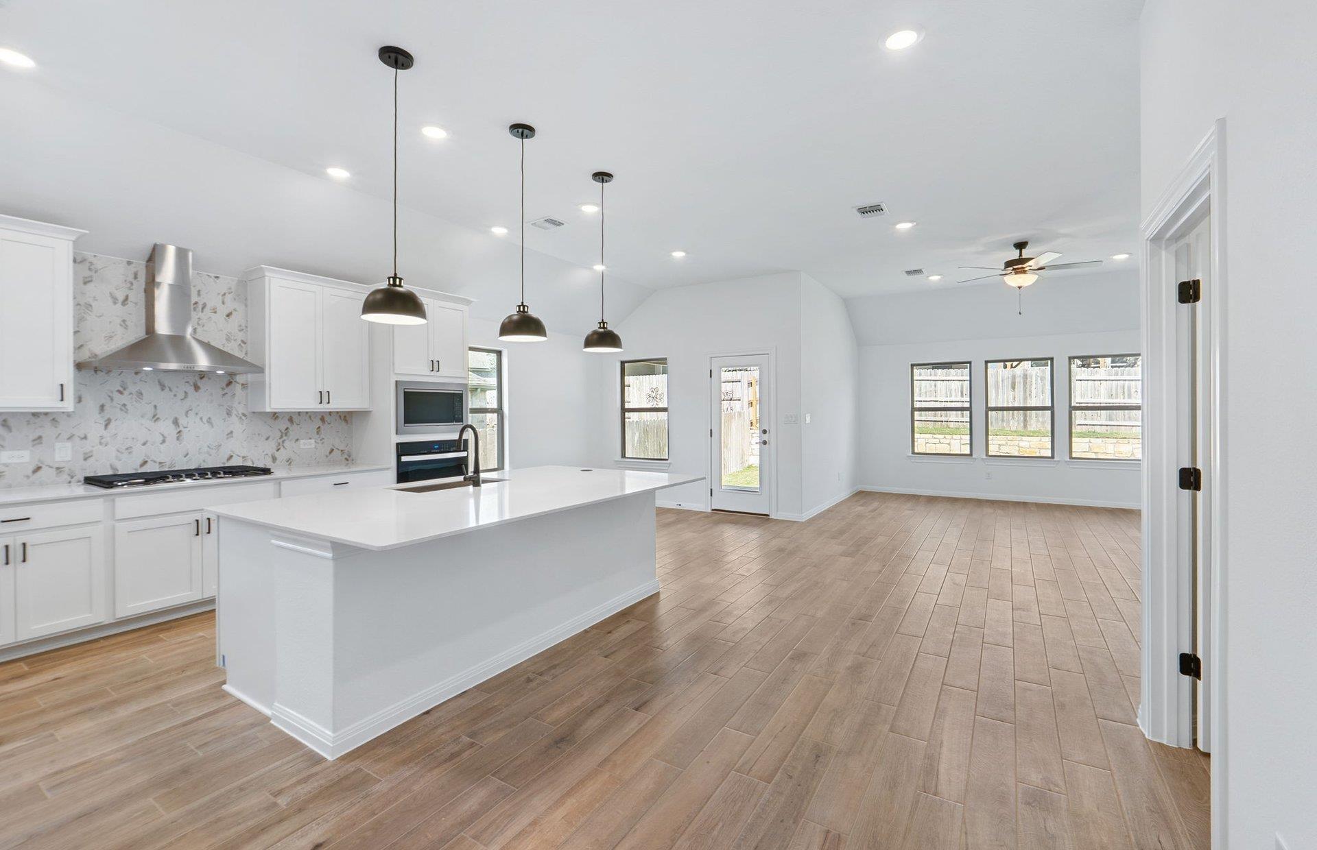 808 Crescent View Dr, Georgetown, TX 78628