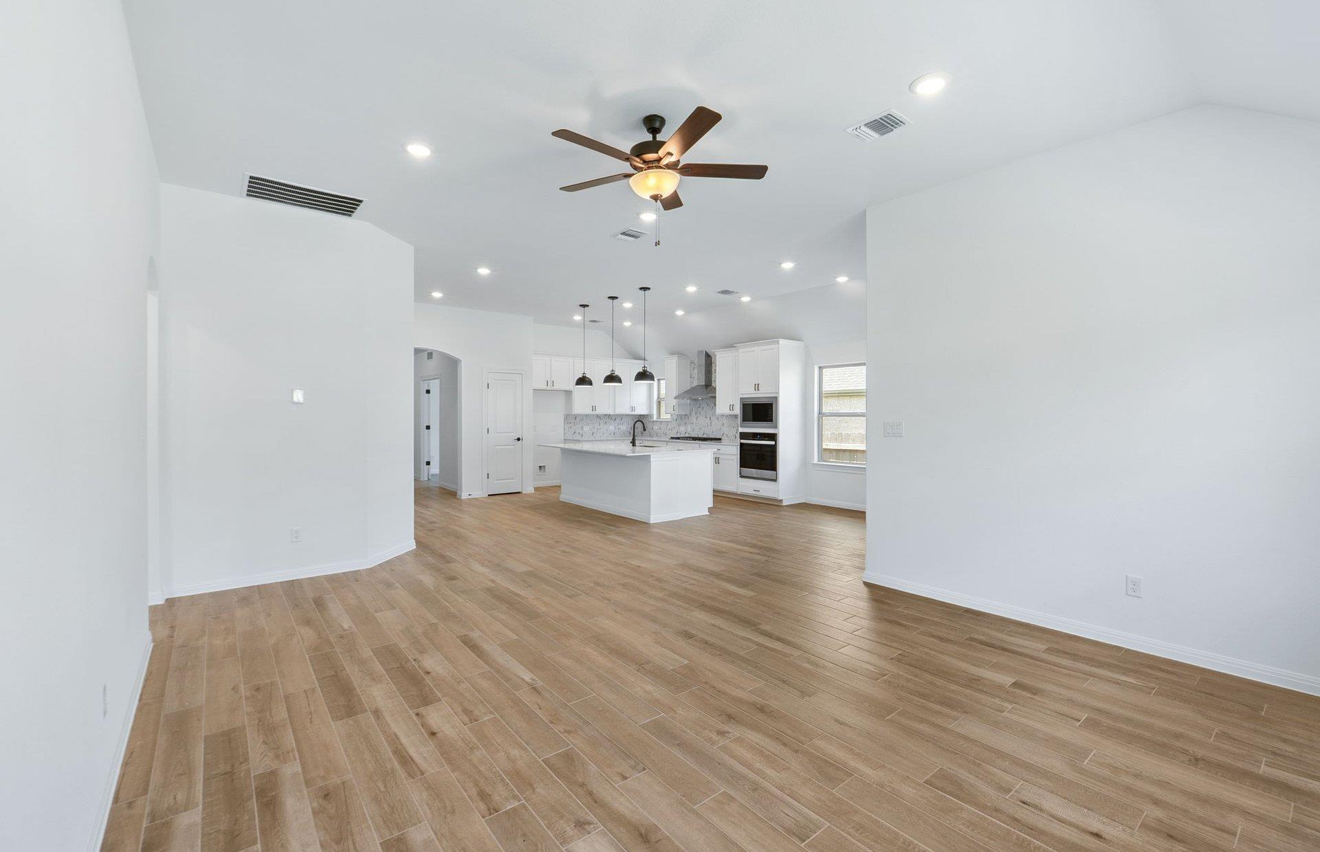 808 Crescent View Dr, Georgetown, TX 78628